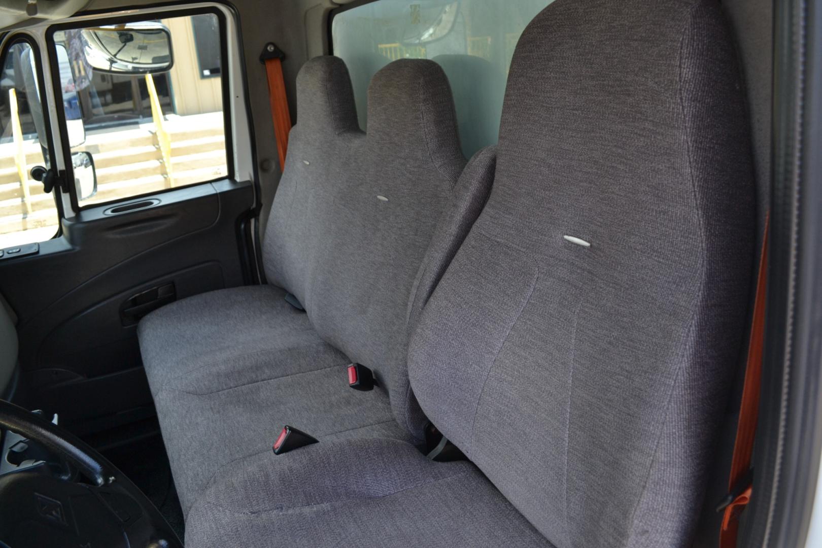 2016 WHITE /GRAY INTERNATIONAL 4300 with an CUMMINS ISB 6.7L 240HP engine, ALLISON 2500RDS AUTOMATIC transmission, located at 9172 North Fwy, Houston, TX, 77037, (713) 910-6868, 29.887470, -95.411903 - Photo#15