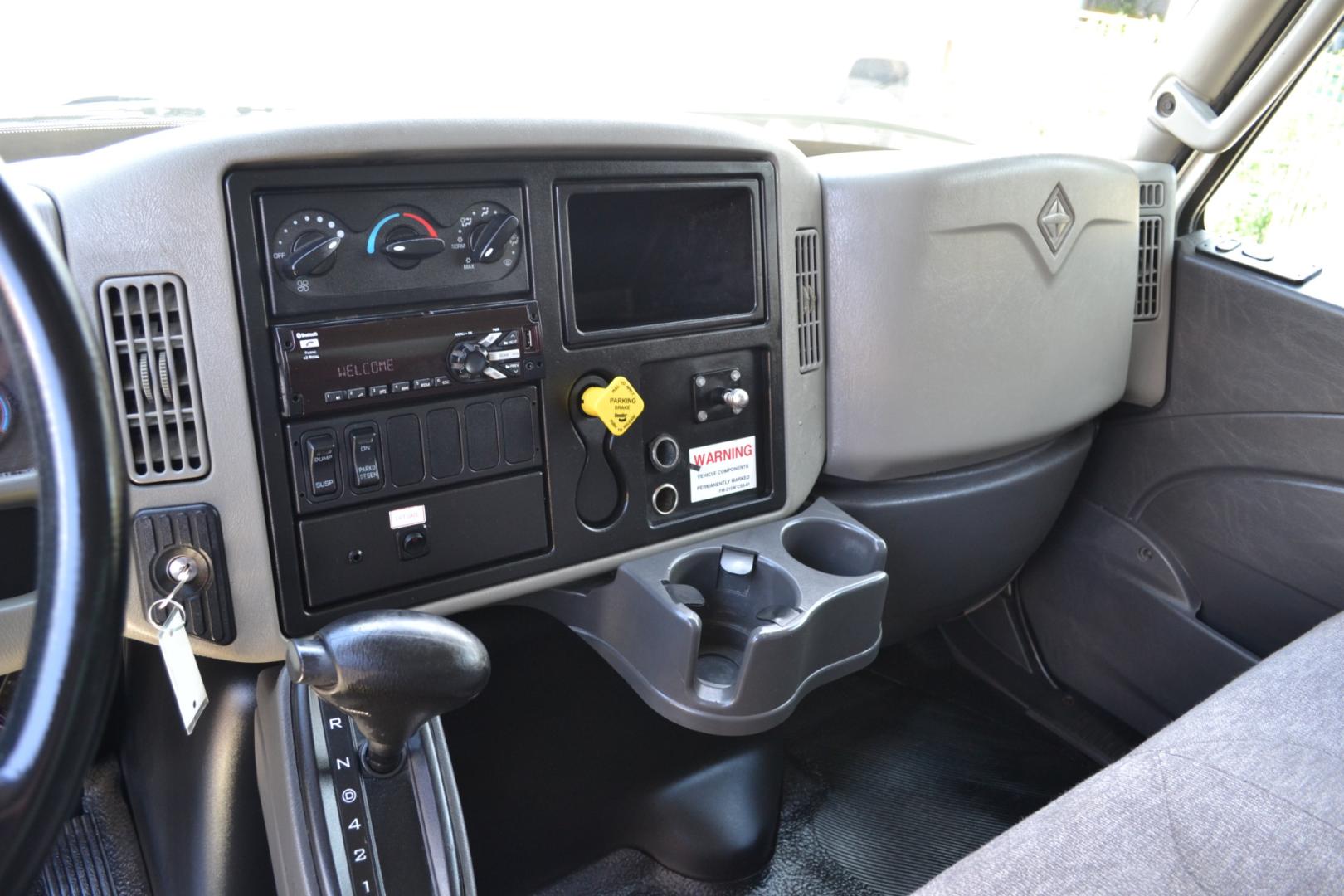 2016 WHITE /GRAY INTERNATIONAL 4300 with an CUMMINS ISB 6.7L 240HP engine, ALLISON 2500RDS AUTOMATIC transmission, located at 9172 North Fwy, Houston, TX, 77037, (713) 910-6868, 29.887470, -95.411903 - Photo#17