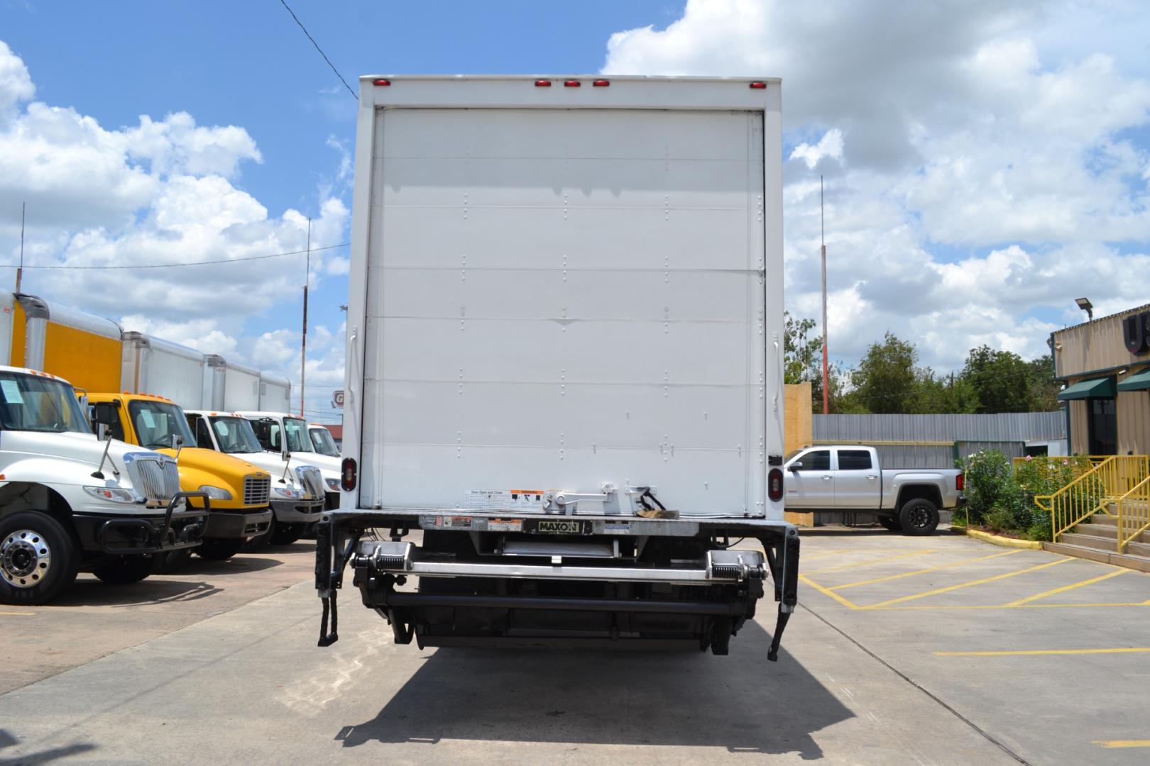 2016 WHITE /GRAY INTERNATIONAL 4300 with an CUMMINS ISB 6.7L 240HP engine, ALLISON 2500RDS AUTOMATIC transmission, located at 9172 North Fwy, Houston, TX, 77037, (713) 910-6868, 29.887470, -95.411903 - Photo#5