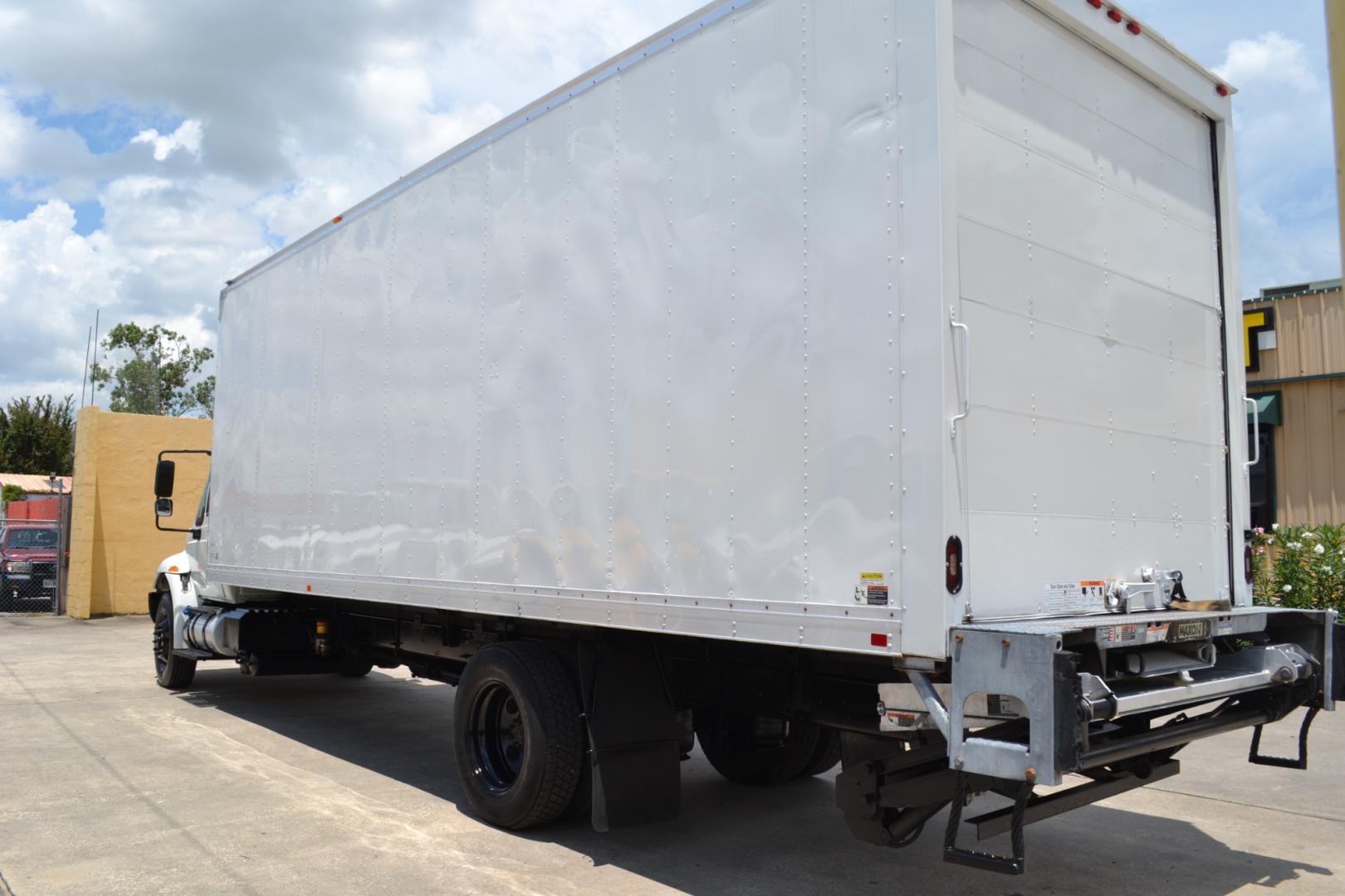 2016 WHITE /GRAY INTERNATIONAL 4300 with an CUMMINS ISB 6.7L 240HP engine, ALLISON 2500RDS AUTOMATIC transmission, located at 9172 North Fwy, Houston, TX, 77037, (713) 910-6868, 29.887470, -95.411903 - Photo#6