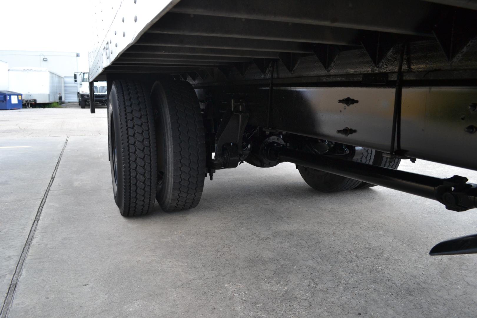 2017 WHITE /GRAY INTERNATIONAL 4300 with an CUMMINS ISB 6.7L 240HP engine, EATON FULLER PROCISION AUTOMATIC transmission, located at 9172 North Fwy, Houston, TX, 77037, (713) 910-6868, 29.887470, -95.411903 - Photo#12