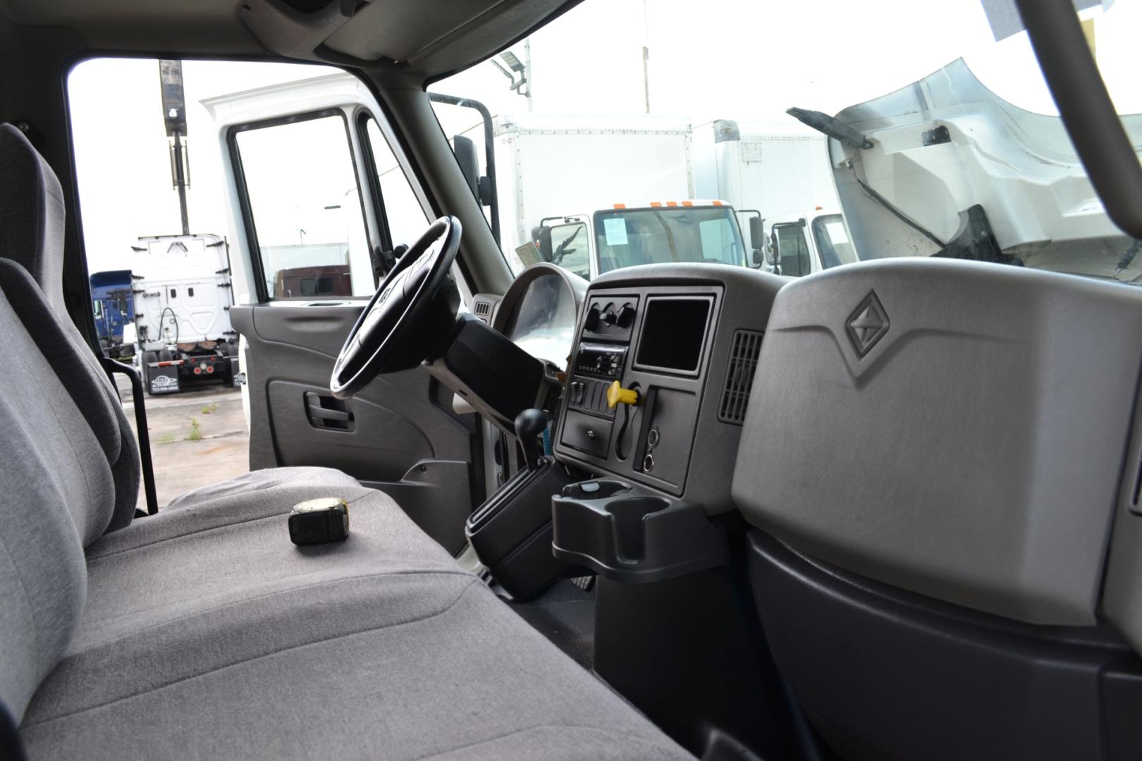 2017 WHITE /GRAY INTERNATIONAL 4300 with an CUMMINS ISB 6.7L 240HP engine, EATON FULLER PROCISION AUTOMATIC transmission, located at 9172 North Fwy, Houston, TX, 77037, (713) 910-6868, 29.887470, -95.411903 - Photo#13