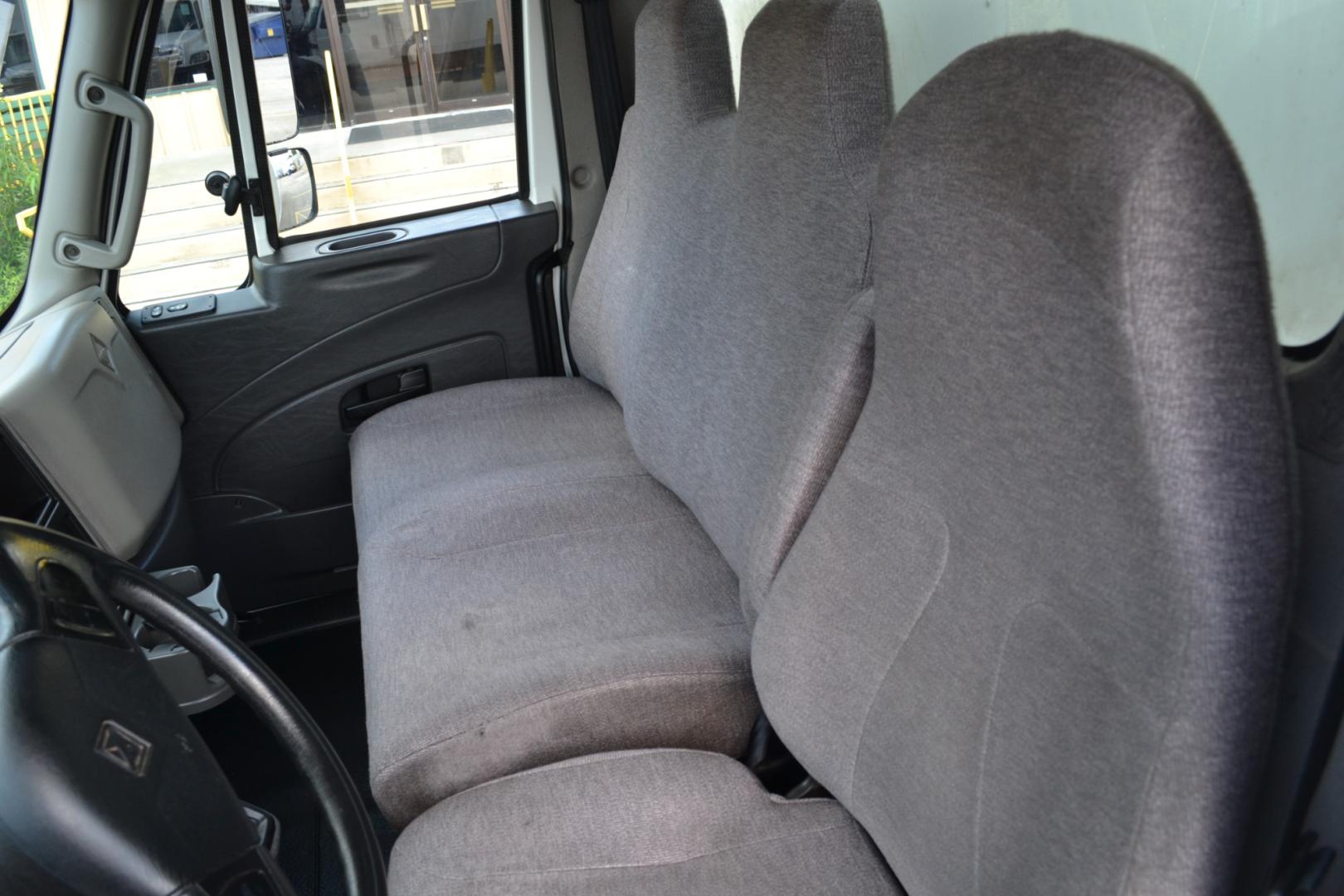 2017 WHITE /GRAY INTERNATIONAL 4300 with an CUMMINS ISB 6.7L 240HP engine, EATON FULLER PROCISION AUTOMATIC transmission, located at 9172 North Fwy, Houston, TX, 77037, (713) 910-6868, 29.887470, -95.411903 - Photo#15