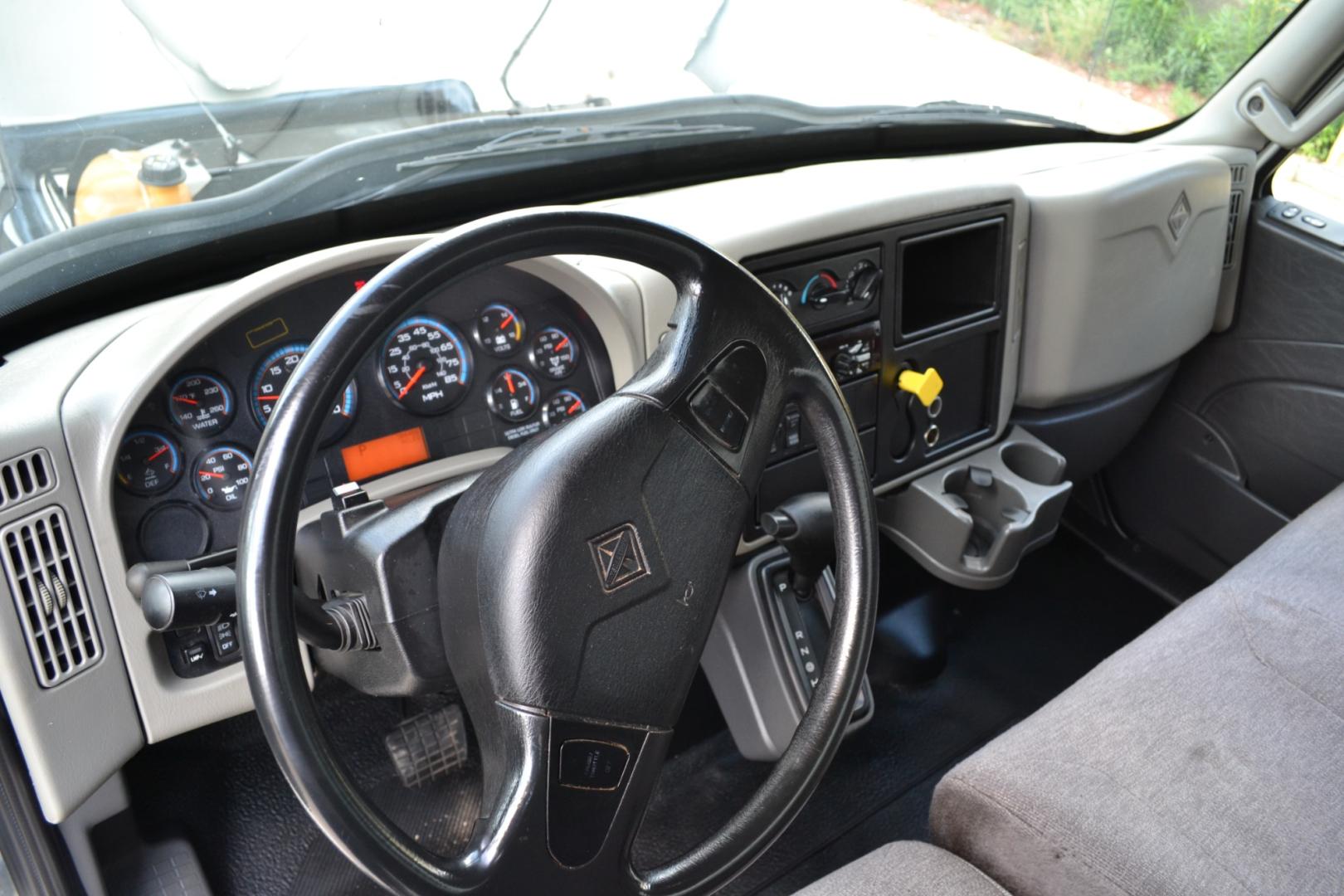 2017 WHITE /GRAY INTERNATIONAL 4300 with an CUMMINS ISB 6.7L 240HP engine, EATON FULLER PROCISION AUTOMATIC transmission, located at 9172 North Fwy, Houston, TX, 77037, (713) 910-6868, 29.887470, -95.411903 - Photo#16