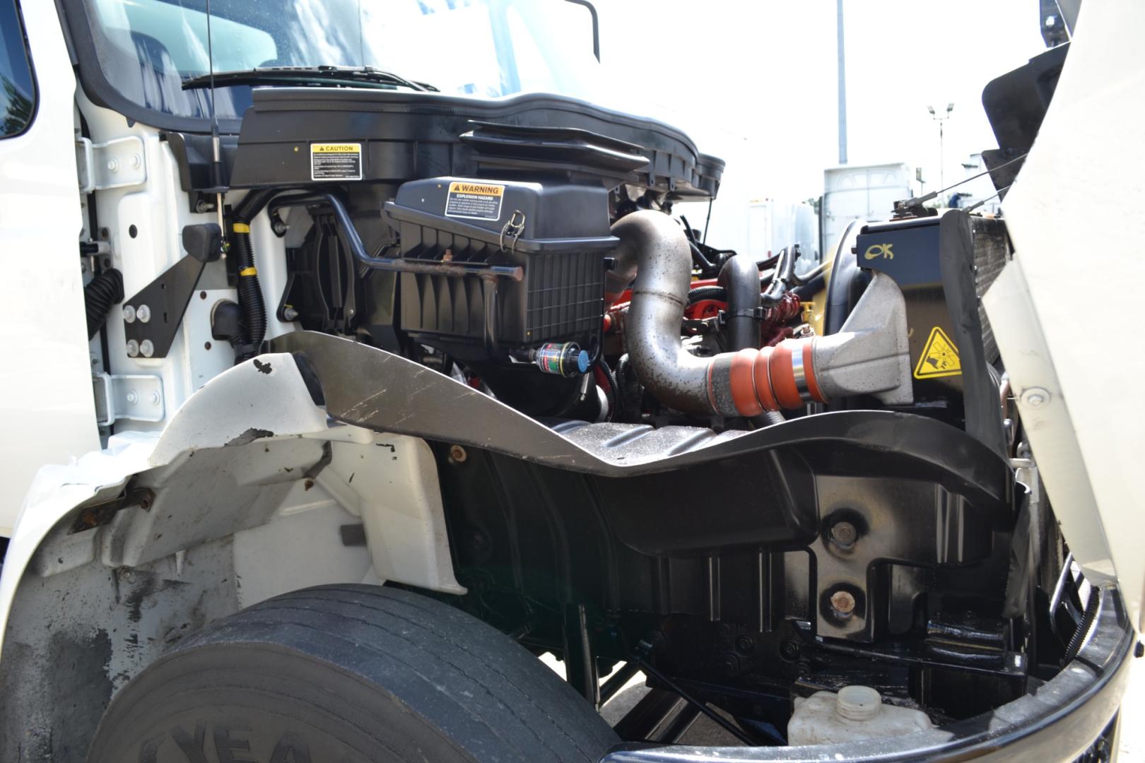 2017 WHITE /GRAY INTERNATIONAL 4300 with an CUMMINS ISB 6.7L 240HP engine, EATON FULLER PROCISION AUTOMATIC transmission, located at 9172 North Fwy, Houston, TX, 77037, (713) 910-6868, 29.887470, -95.411903 - Photo#8