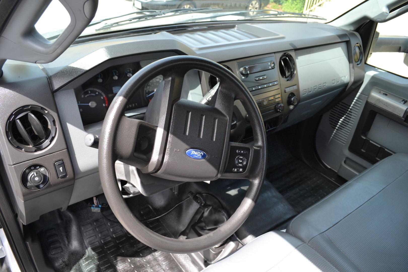 2016 WHITE /GRAY Ford F-650 with an TRITON 6.8L V10 320HP engine, TORQSHIFT 6SPD AUTOMATIC transmission, located at 9172 North Fwy, Houston, TX, 77037, (713) 910-6868, 29.887470, -95.411903 - 26,000LB GVWR NON CDL, 24FT FLATBED , 102" WIDE, MAXON 2,500LB CAPACITY STEEL LIFT GATE, WB: 260", RATIO: 3.91, HYDRAULIC BRAKES, 4 X SLIDING STRAP WINCHES, 50 GALLON FUEL TANK - Photo#16