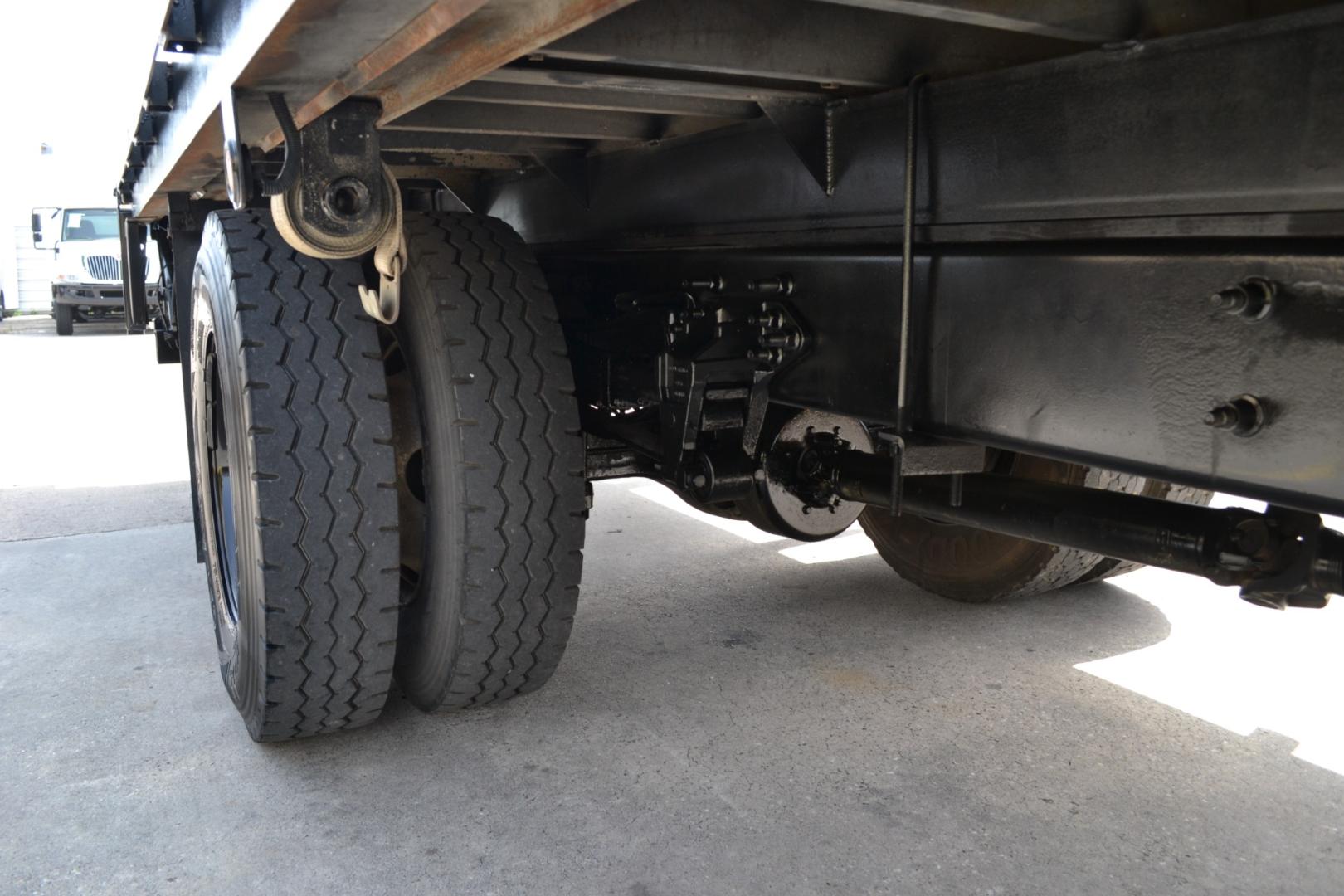 2016 WHITE /GRAY Ford F-650 with an TRITON 6.8L V10 320HP engine, TORQSHIFT 6SPD AUTOMATIC transmission, located at 9172 North Fwy, Houston, TX, 77037, (713) 910-6868, 29.887470, -95.411903 - 26,000LB GVWR NON CDL, 24FT FLATBED , 102" WIDE, MAXON 2,500LB CAPACITY STEEL LIFT GATE, WB: 260", RATIO: 3.91, HYDRAULIC BRAKES, 4 X SLIDING STRAP WINCHES, 50 GALLON FUEL TANK - Photo#8