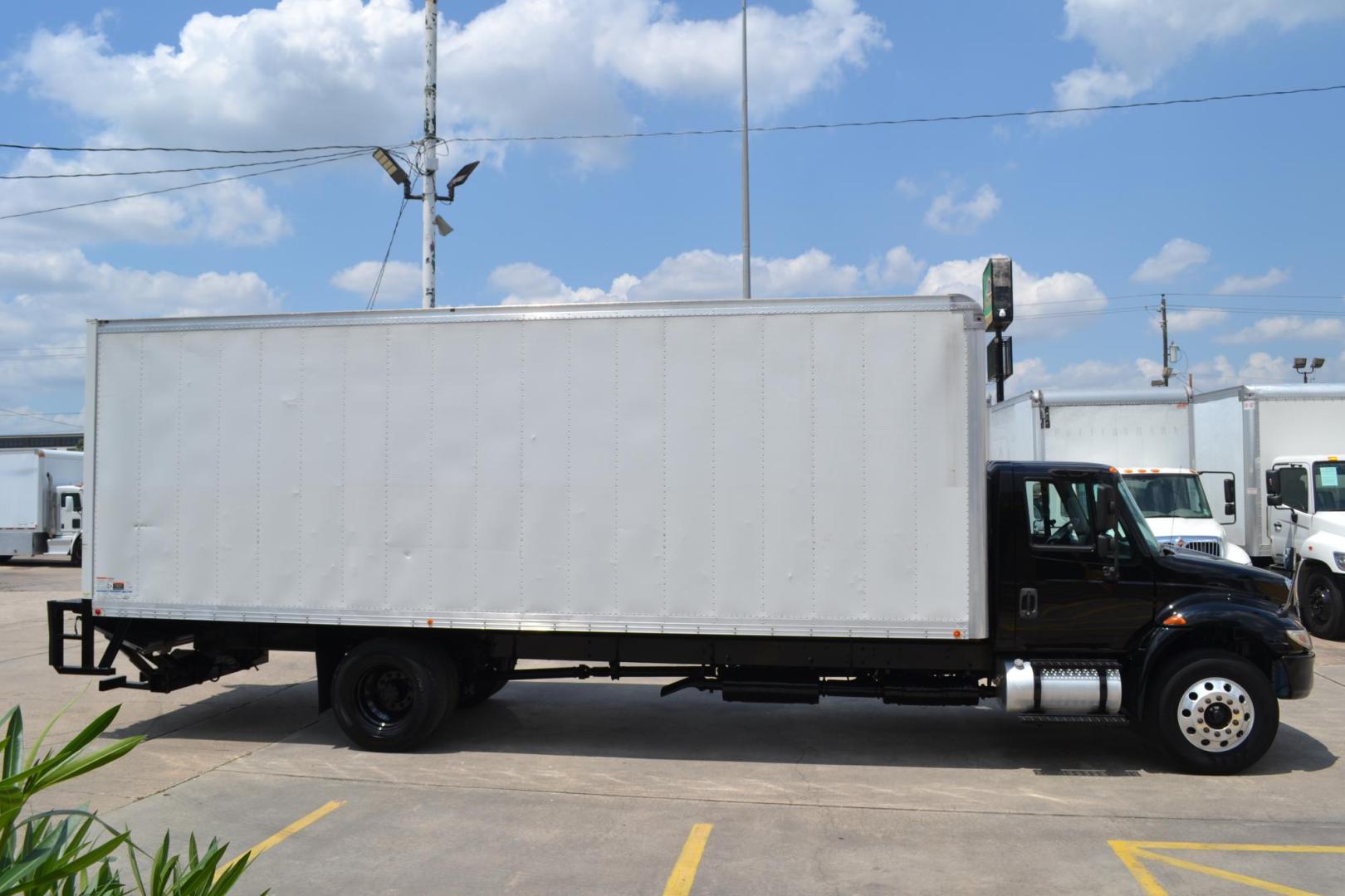 2016 BLACK /GRAY INTERNATIONAL 4300 with an CUMMINS ISB 6.7L 240HP engine, ALLISON 2100HS AUTOMATIC transmission, located at 9172 North Fwy, Houston, TX, 77037, (713) 910-6868, 29.887470, -95.411903 - 25,999 LB GVWR NON CDL, 26FT BOX ,13FT CLEARANCE, HEIGHT 103" X WIDTH 102" , 90 GALLON FUEL TANK, POWER WINDOWS & LOCKS, 3,500 LB CAPACITY ALUMINUM LIFT GATE, EXHAUST BRAKE, COLD A/C - Photo#3