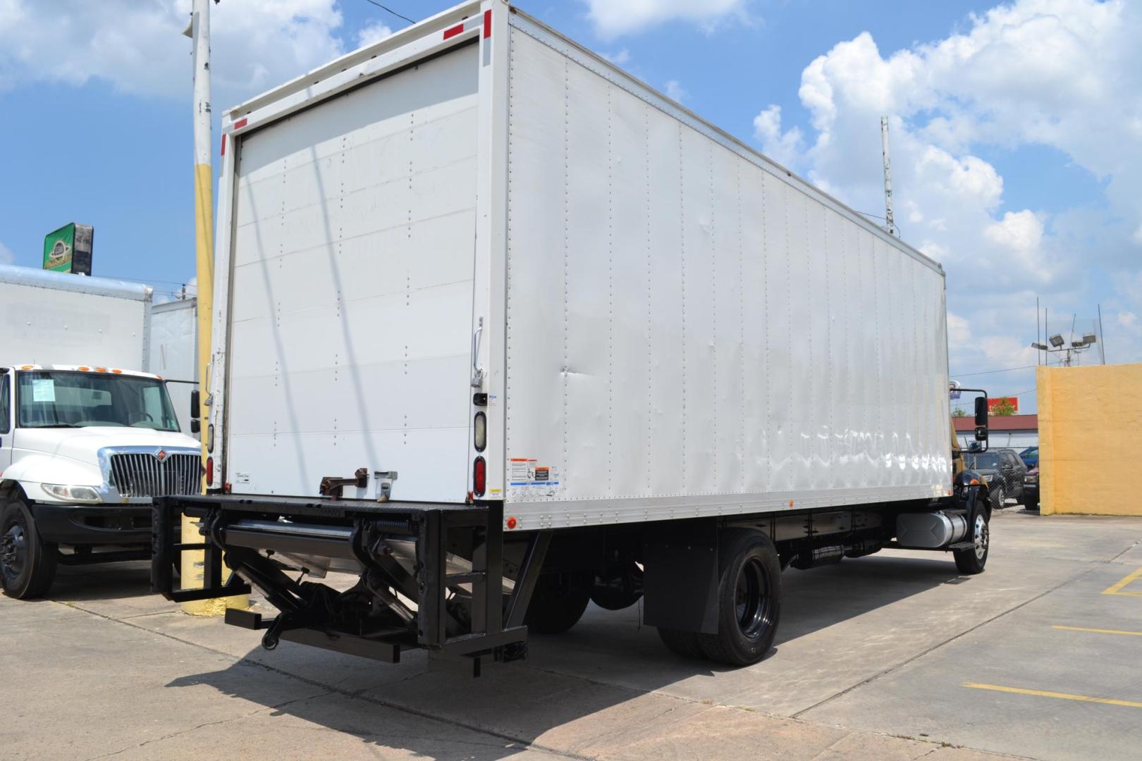 2016 BLACK /GRAY INTERNATIONAL 4300 with an CUMMINS ISB 6.7L 240HP engine, ALLISON 2100HS AUTOMATIC transmission, located at 9172 North Fwy, Houston, TX, 77037, (713) 910-6868, 29.887470, -95.411903 - 25,999 LB GVWR NON CDL, 26FT BOX ,13FT CLEARANCE, HEIGHT 103" X WIDTH 102" , 90 GALLON FUEL TANK, POWER WINDOWS & LOCKS, 3,500 LB CAPACITY ALUMINUM LIFT GATE, EXHAUST BRAKE, COLD A/C - Photo#4