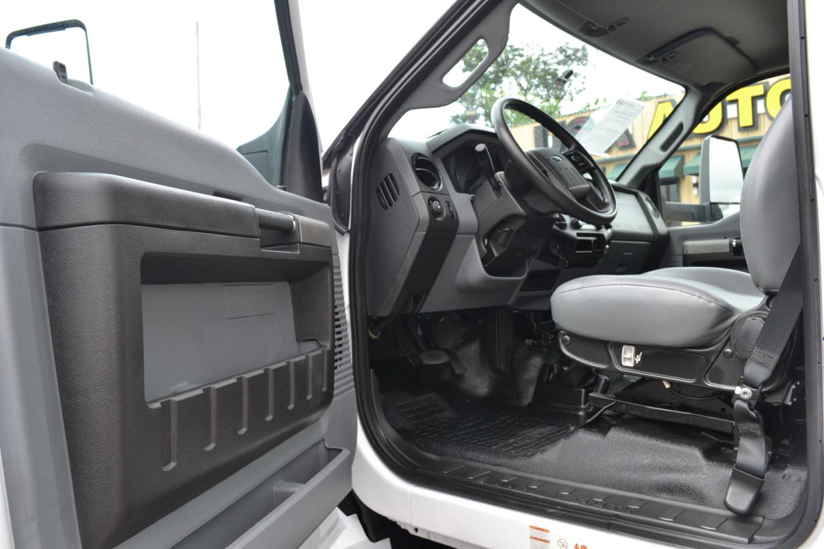 2017 WHITE /GRAY Ford F650 with an TRITON 6.8L V10 320HP engine, TORQSHIFT 6SPD AUTOMATIC transmission, located at 9172 North Fwy, Houston, TX, 77037, (713) 910-6868, 29.887470, -95.411903 - Photo#12