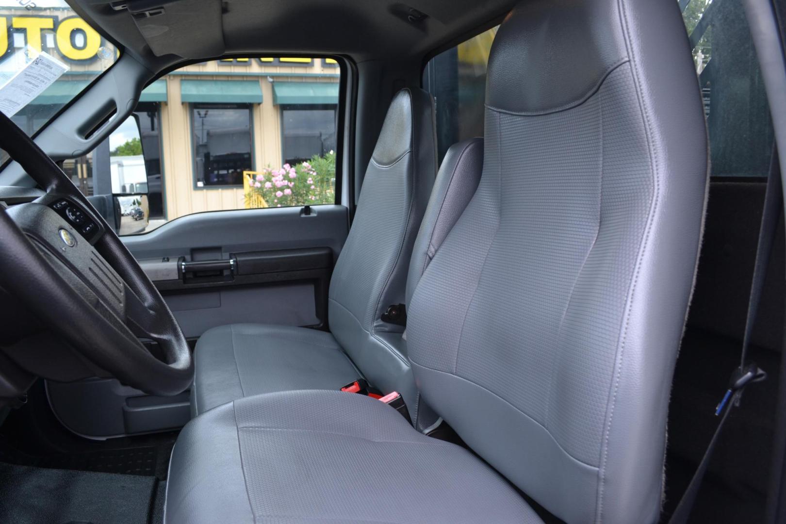 2017 WHITE /GRAY Ford F650 with an TRITON 6.8L V10 320HP engine, TORQSHIFT 6SPD AUTOMATIC transmission, located at 9172 North Fwy, Houston, TX, 77037, (713) 910-6868, 29.887470, -95.411903 - Photo#13