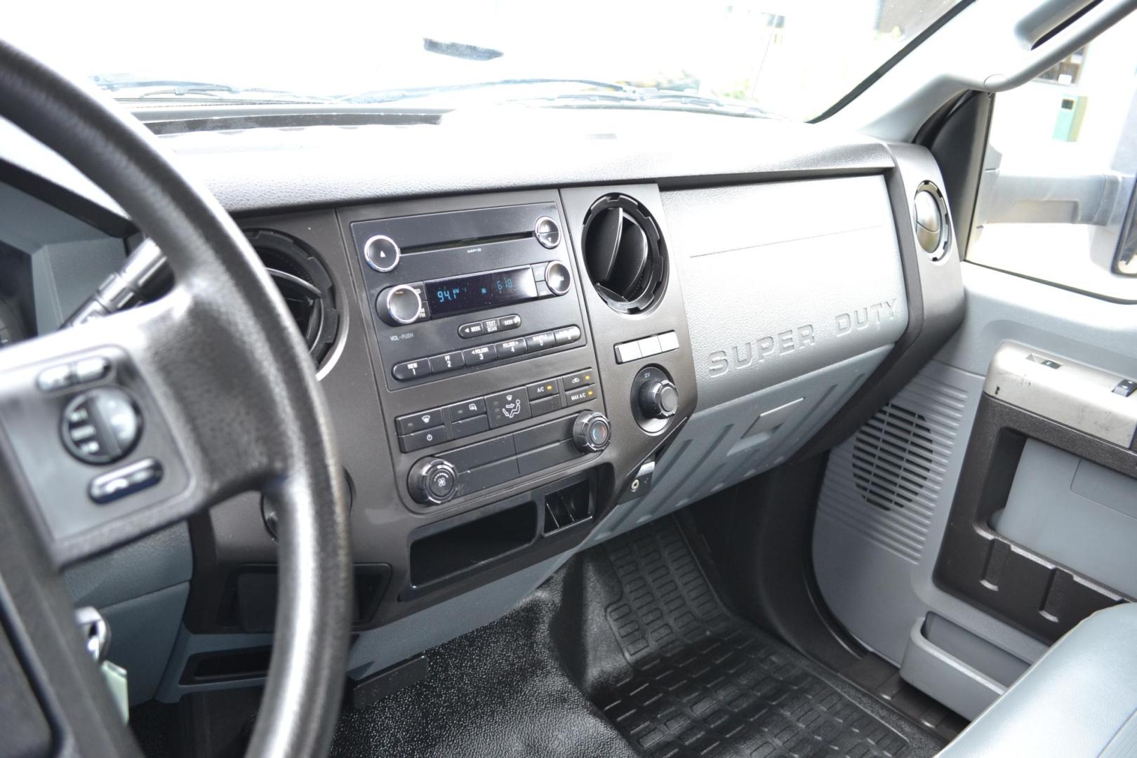 2017 WHITE /GRAY Ford F650 with an TRITON 6.8L V10 320HP engine, TORQSHIFT 6SPD AUTOMATIC transmission, located at 9172 North Fwy, Houston, TX, 77037, (713) 910-6868, 29.887470, -95.411903 - Photo#17