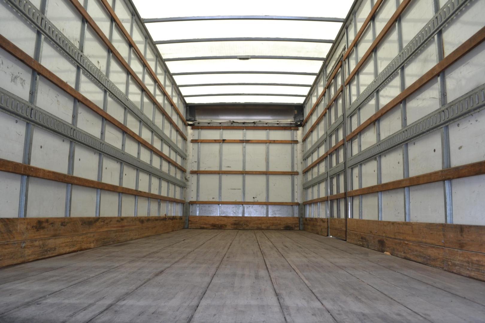 2018 WHITE /GRAY FREIGHTLINER M2-106 with an CUMMINS B6.7L 220HP engine, EATON FULLER PROCISION AUTOMATIC transmission, located at 9172 North Fwy, Houston, TX, 77037, (713) 910-6868, 29.887470, -95.411903 - 26,000LB GVWR, SUPREME 26FT BOX, 13'1FT CLEARANCE, 103" X 102", WALTCO 3,000 LB ALUMINUM LIFT GATE, AIR RIDE, 80 GALLON FUEL TANK, E-TRACKS - Photo#12
