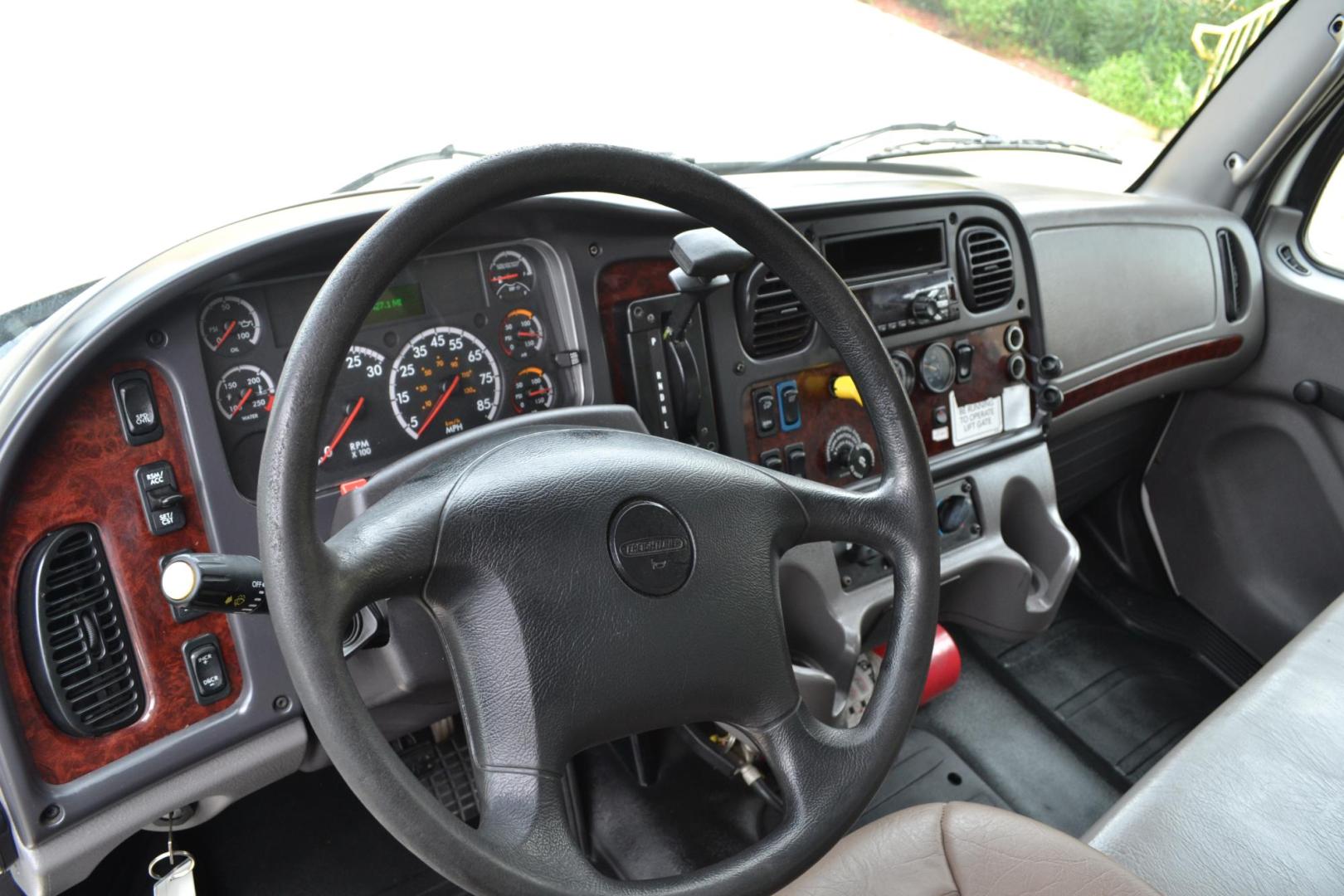 2018 WHITE /GRAY FREIGHTLINER M2-106 with an CUMMINS B6.7L 220HP engine, EATON FULLER PROCISION AUTOMATIC transmission, located at 9172 North Fwy, Houston, TX, 77037, (713) 910-6868, 29.887470, -95.411903 - 26,000LB GVWR, SUPREME 26FT BOX, 13'1FT CLEARANCE, 103" X 102", WALTCO 3,000 LB ALUMINUM LIFT GATE, AIR RIDE, 80 GALLON FUEL TANK, E-TRACKS - Photo#15