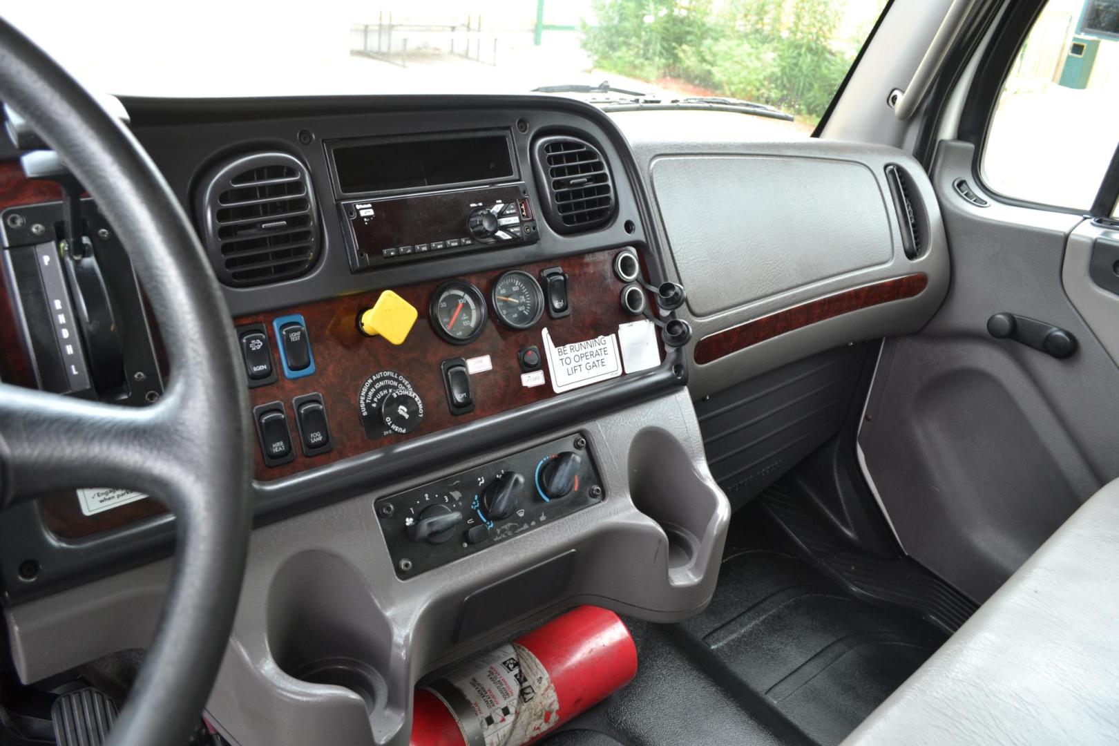 2018 WHITE /GRAY FREIGHTLINER M2-106 with an CUMMINS B6.7L 220HP engine, EATON FULLER PROCISION AUTOMATIC transmission, located at 9172 North Fwy, Houston, TX, 77037, (713) 910-6868, 29.887470, -95.411903 - 26,000LB GVWR, SUPREME 26FT BOX, 13'1FT CLEARANCE, 103" X 102", WALTCO 3,000 LB ALUMINUM LIFT GATE, AIR RIDE, 80 GALLON FUEL TANK, E-TRACKS - Photo#17