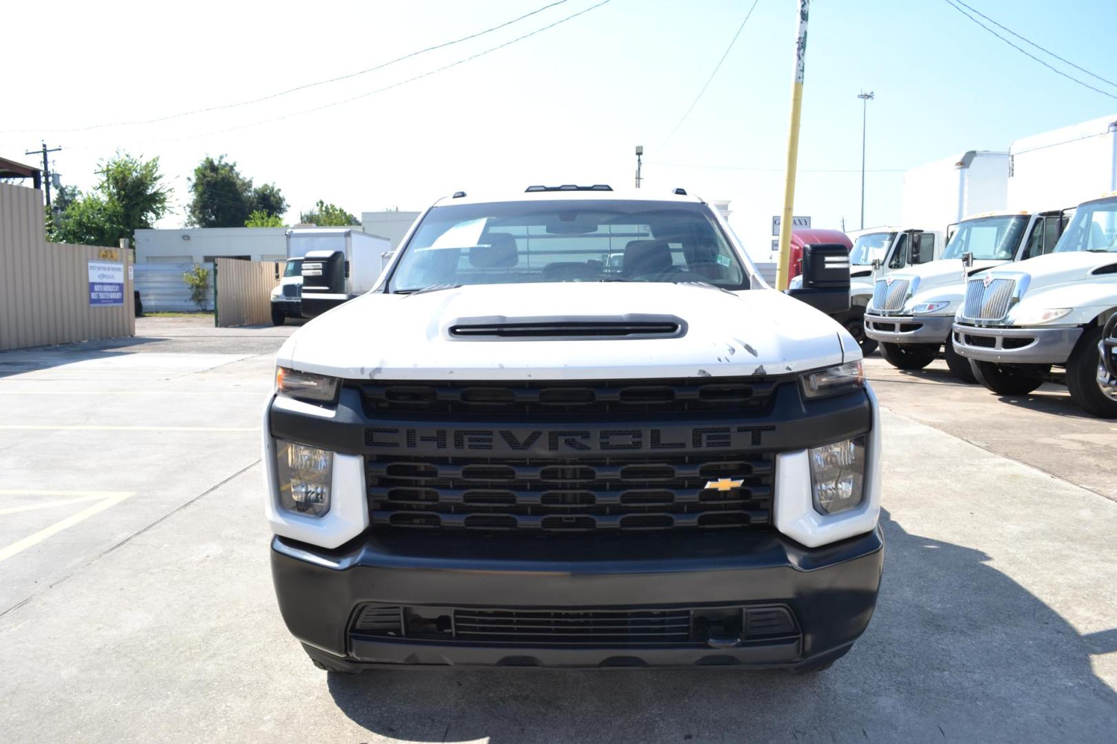 2020 WHITE /GRAY CHEVROLET 3500 (1GB3WRE70LF) with an VORTEC 6.6L V8 engine, AUTOMATIC transmission, located at 9172 North Fwy, Houston, TX, 77037, (713) 910-6868, 29.887470, -95.411903 - Photo#1