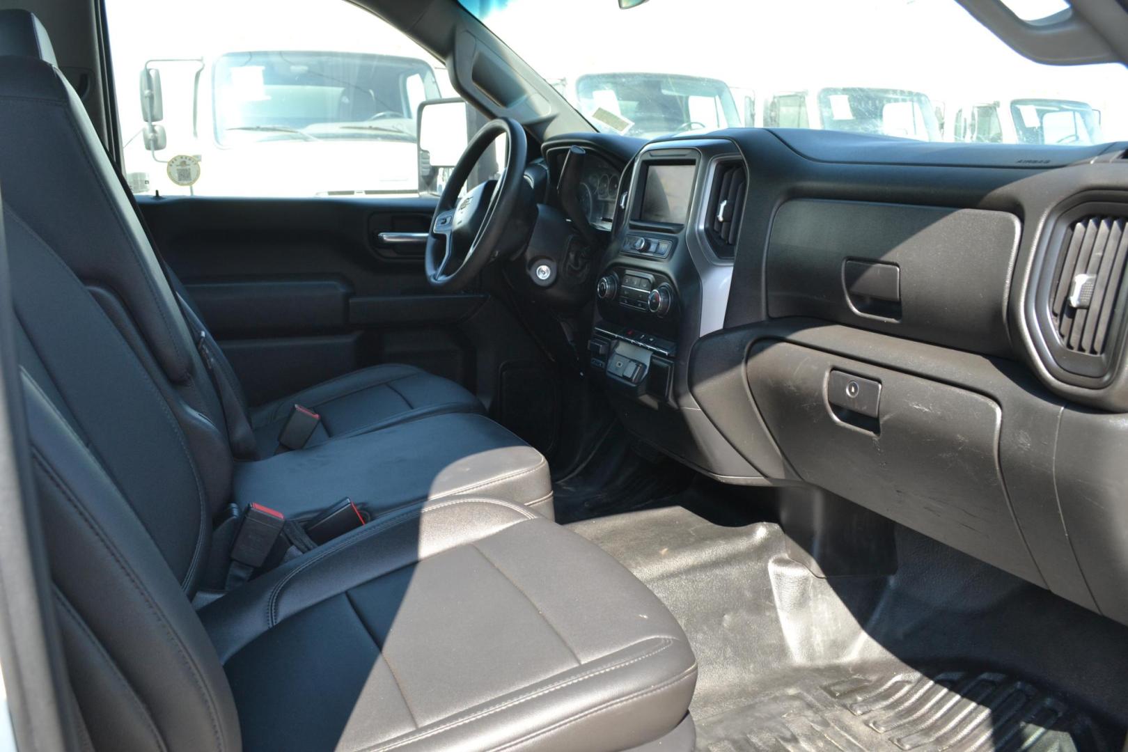 2020 WHITE /GRAY CHEVROLET 3500 (1GB3WRE70LF) with an VORTEC 6.6L V8 engine, AUTOMATIC transmission, located at 9172 North Fwy, Houston, TX, 77037, (713) 910-6868, 29.887470, -95.411903 - Photo#10