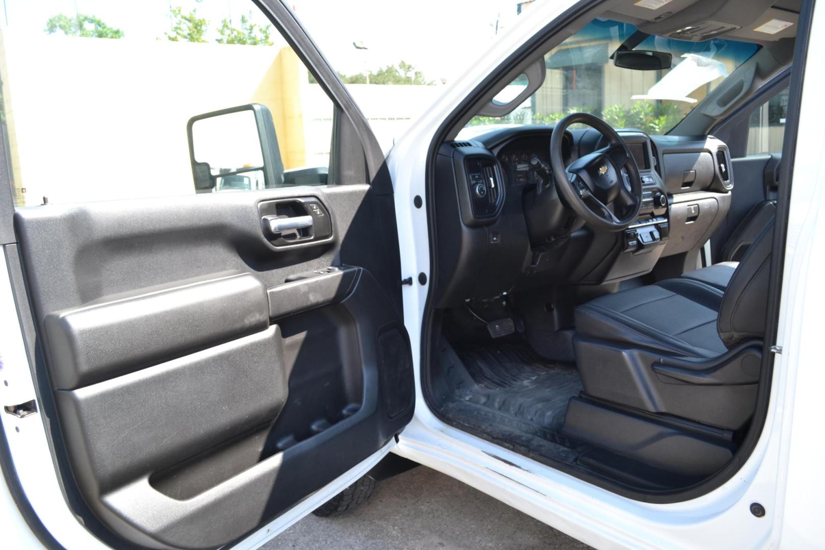 2020 WHITE /GRAY CHEVROLET 3500 (1GB3WRE70LF) with an VORTEC 6.6L V8 engine, AUTOMATIC transmission, located at 9172 North Fwy, Houston, TX, 77037, (713) 910-6868, 29.887470, -95.411903 - Photo#11