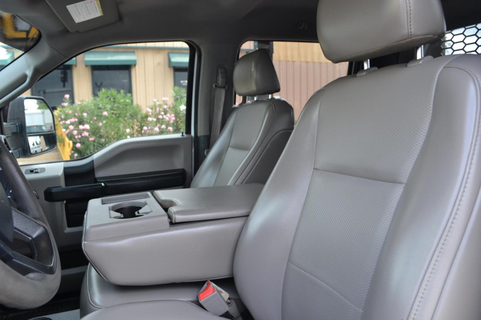 2019 WHITE /GRAY Ford F-450 with an POWERSTROKE 6.7L DIESEL engine, AUTOMATIC transmission, located at 9172 North Fwy, Houston, TX, 77037, (713) 910-6868, 29.887470, -95.411903 - Photo#10