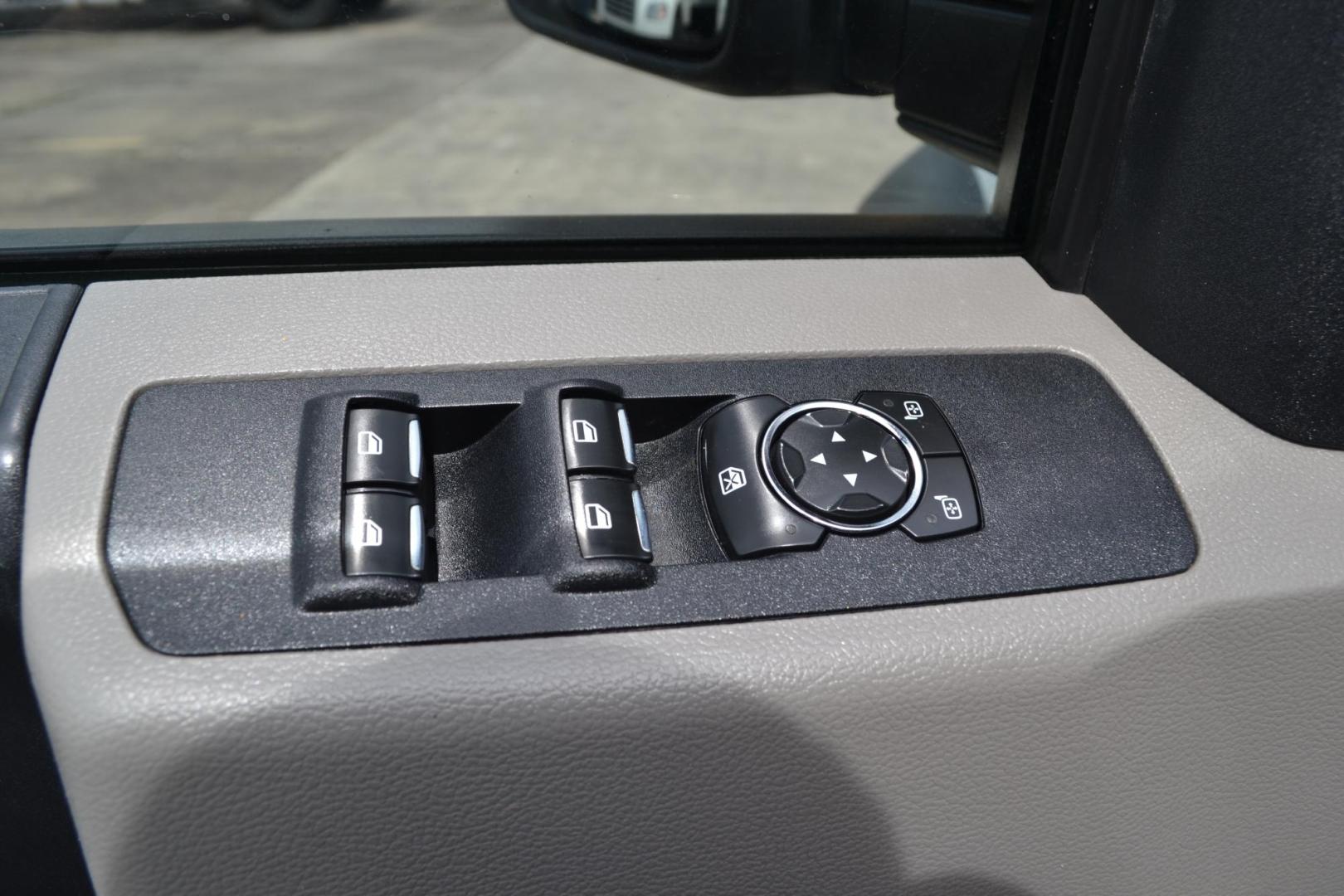 2019 WHITE /GRAY Ford F-450 with an POWERSTROKE 6.7L DIESEL engine, AUTOMATIC transmission, located at 9172 North Fwy, Houston, TX, 77037, (713) 910-6868, 29.887470, -95.411903 - Photo#11