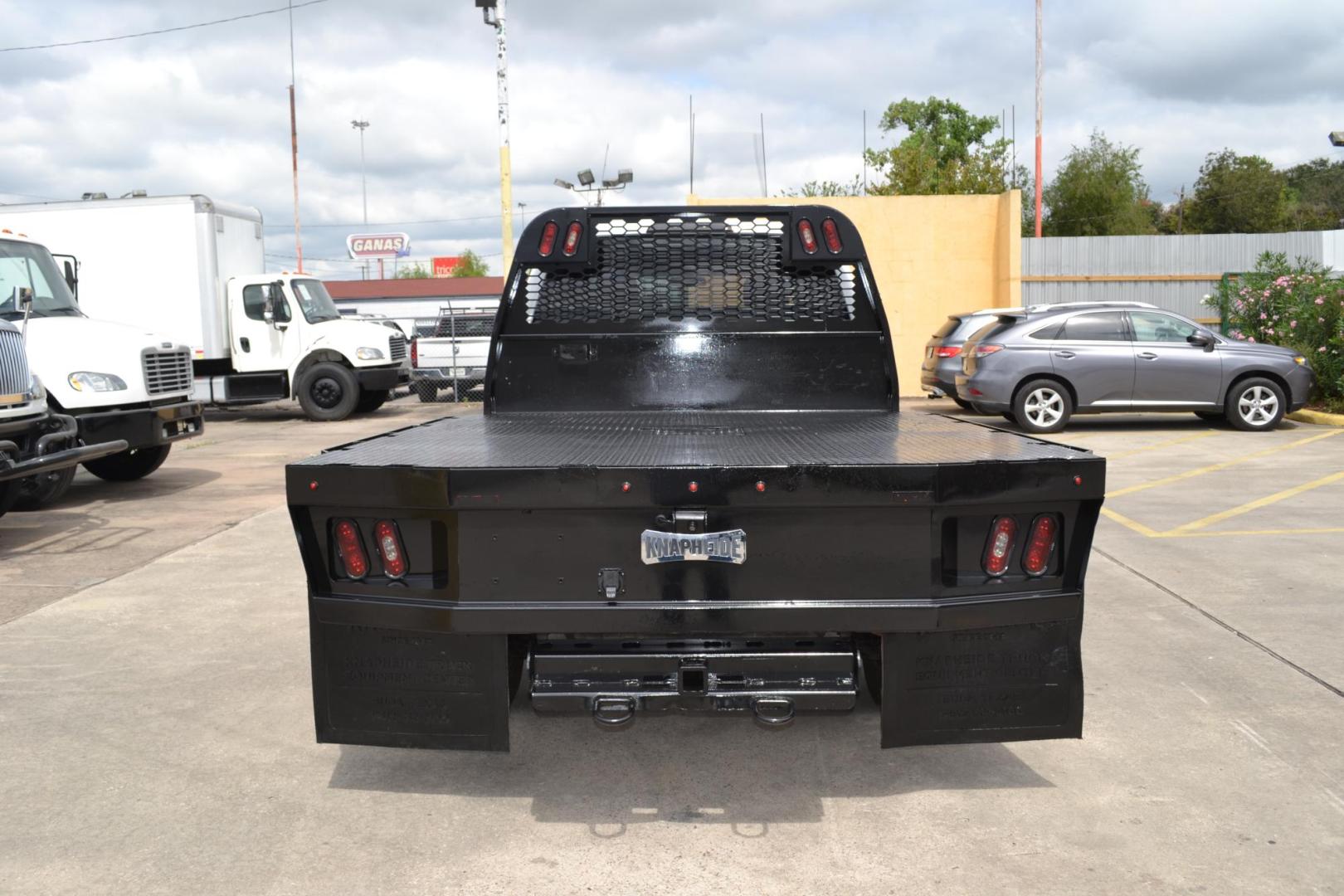2019 WHITE /GRAY Ford F-450 with an POWERSTROKE 6.7L DIESEL engine, AUTOMATIC transmission, located at 9172 North Fwy, Houston, TX, 77037, (713) 910-6868, 29.887470, -95.411903 - Photo#5