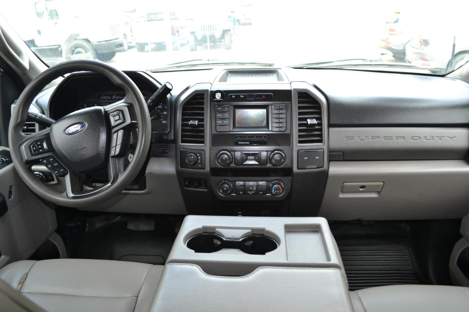 2019 WHITE /GRAY Ford F-450 with an POWERSTROKE 6.7L DIESEL engine, AUTOMATIC transmission, located at 9172 North Fwy, Houston, TX, 77037, (713) 910-6868, 29.887470, -95.411903 - Photo#9
