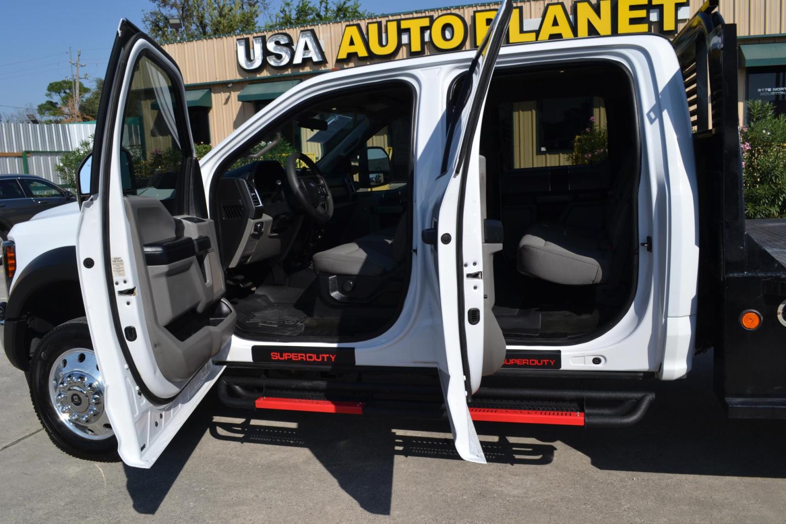 2017 WHITE /BLACK Ford F-550 with an POWERSTROKE 6.7L DIESEL engine, AUTOMATIC transmission, located at 9172 North Fwy, Houston, TX, 77037, (713) 910-6868, 29.887470, -95.411903 - 19,500LB GVWR , 11FT FLATBED , 90" WIDE, GOOSENECK/BUMPER PULL HITCH, 4X4, WHEELBASE: 200", RATIO: 4.10, CREW CAB, POWER WINDOWS, LOCKS, & MIRRORS, ALUMINUM WHEELS, 2 X TOOLBOXES - Photo#9