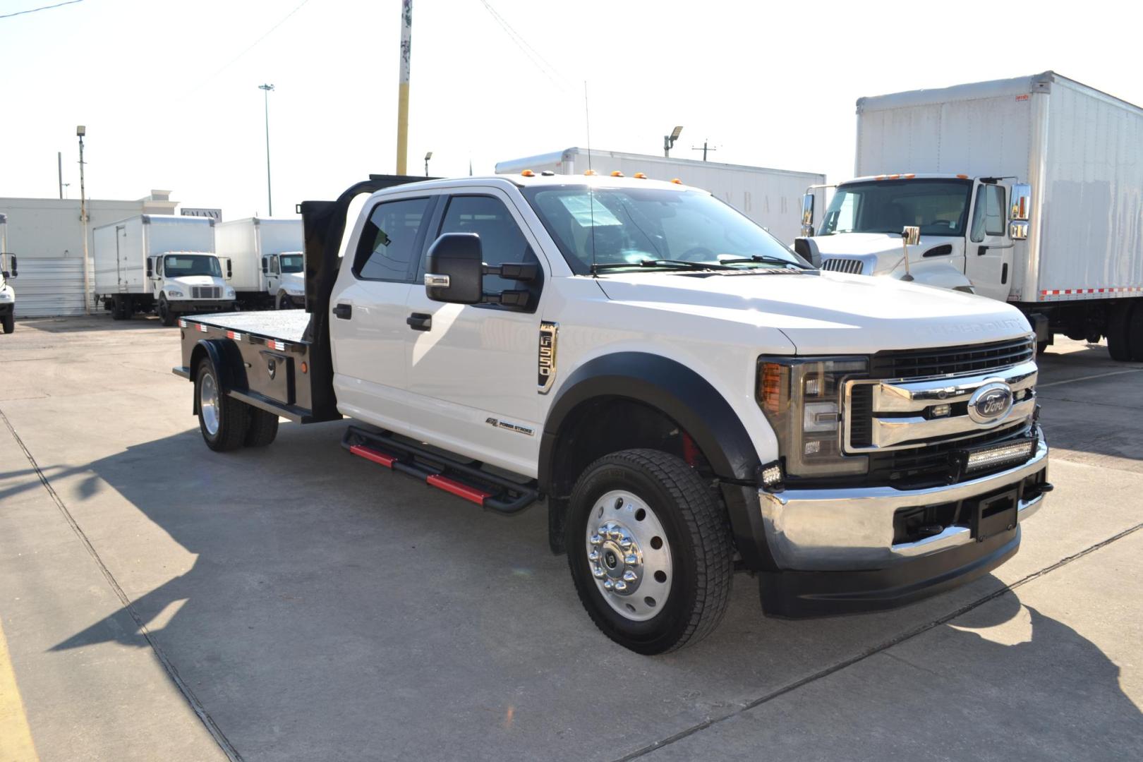 2017 WHITE /BLACK Ford F-550 with an POWERSTROKE 6.7L DIESEL engine, AUTOMATIC transmission, located at 9172 North Fwy, Houston, TX, 77037, (713) 910-6868, 29.887470, -95.411903 - 19,500LB GVWR , 11FT FLATBED , 90" WIDE, GOOSENECK/BUMPER PULL HITCH, 4X4, WHEELBASE: 200", RATIO: 4.10, CREW CAB, POWER WINDOWS, LOCKS, & MIRRORS, ALUMINUM WHEELS, 2 X TOOLBOXES - Photo#2