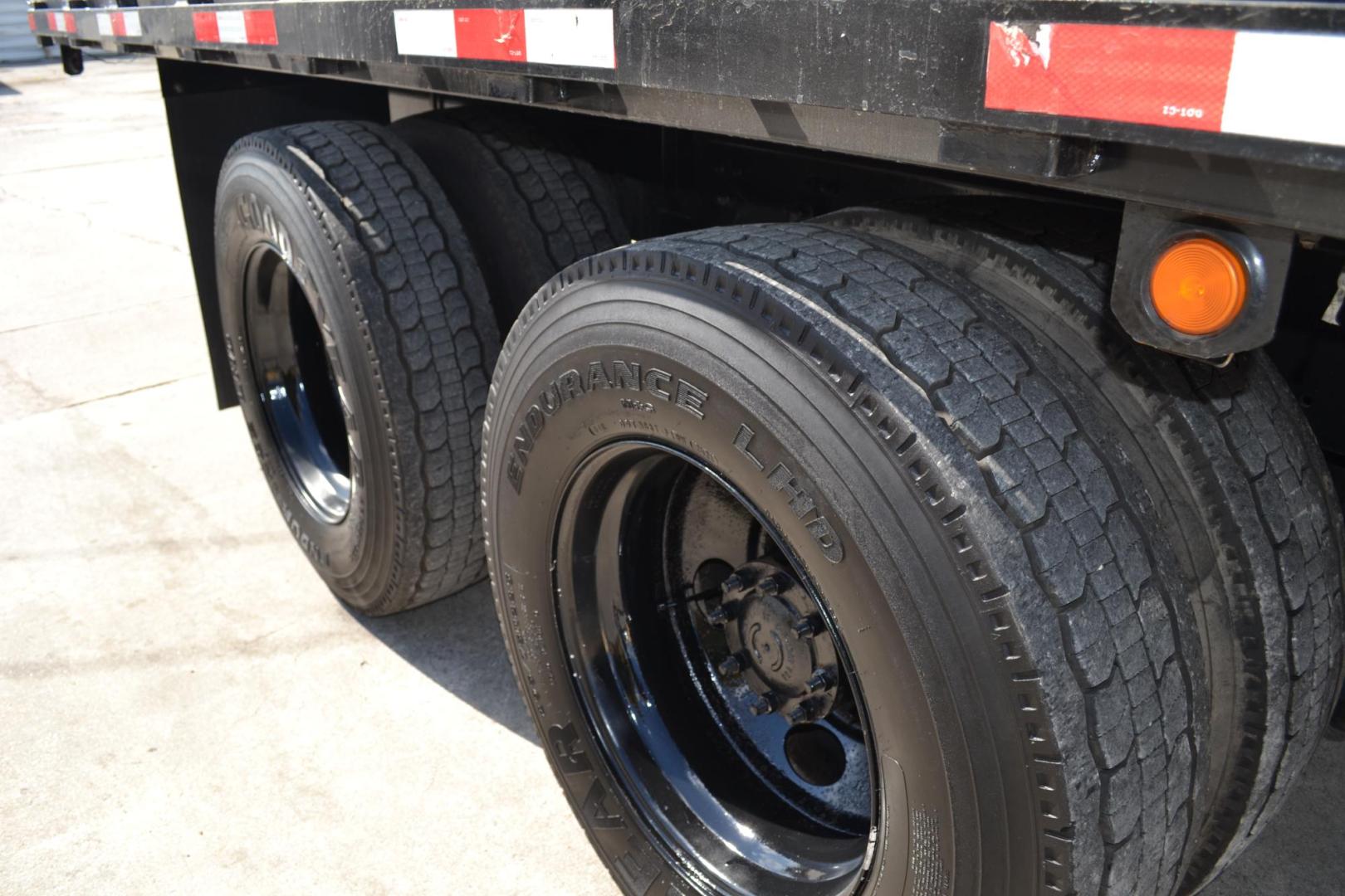 2018 WHITE /BLACK FREIGHTLINER M2-112 with an CUMMINS L9 8.9L 370HP engine, EATON FULLER 10SPD MANUAL transmission, located at 9172 North Fwy, Houston, TX, 77037, (713) 910-6868, 29.887470, -95.411903 - 16K FRONT AXLE, 40K REAR AXLE, 26FT FLATBED , 102" WIDE, TANDEM AXLE, AIR RIDE, EXHAUST BRAKE, FULL LOCKERS, WB: 270", RATIO: 3.55, DUAL 60 GALLON FUEL TANKS, 6 X SLIDING WINCH STRAPS - Photo#7