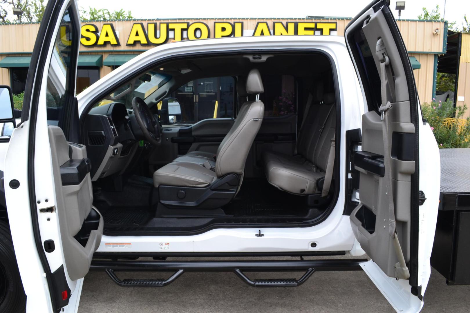 2019 WHITE /GRAY Ford F-550 with an POWERSTROKE 6.7L DIESEL engine, AUTOMATIC transmission, located at 9172 North Fwy, Houston, TX, 77037, (713) 910-6868, 29.887470, -95.411903 - Photo#12