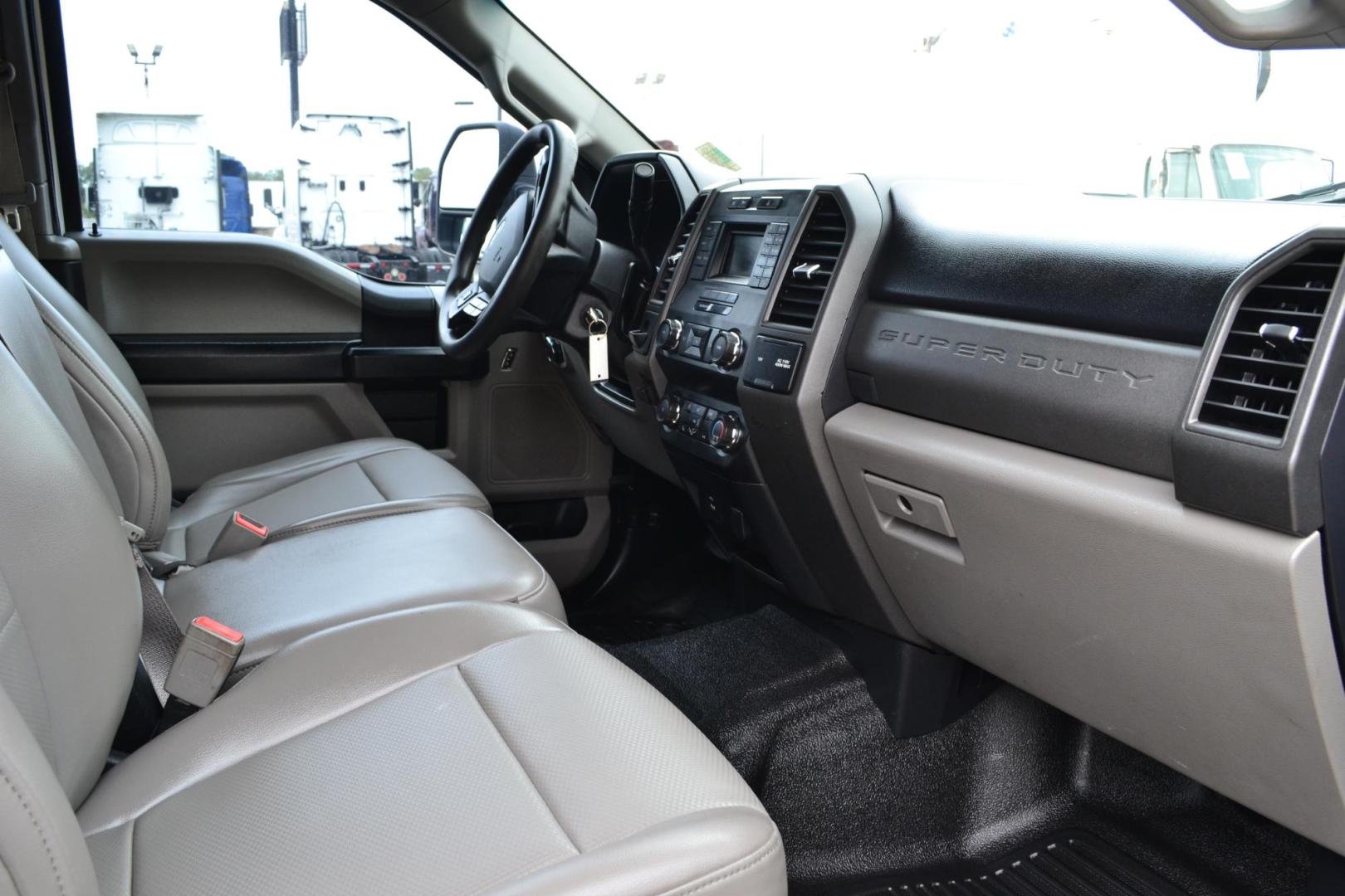 2019 WHITE /GRAY Ford F-550 with an POWERSTROKE 6.7L DIESEL engine, AUTOMATIC transmission, located at 9172 North Fwy, Houston, TX, 77037, (713) 910-6868, 29.887470, -95.411903 - Photo#15