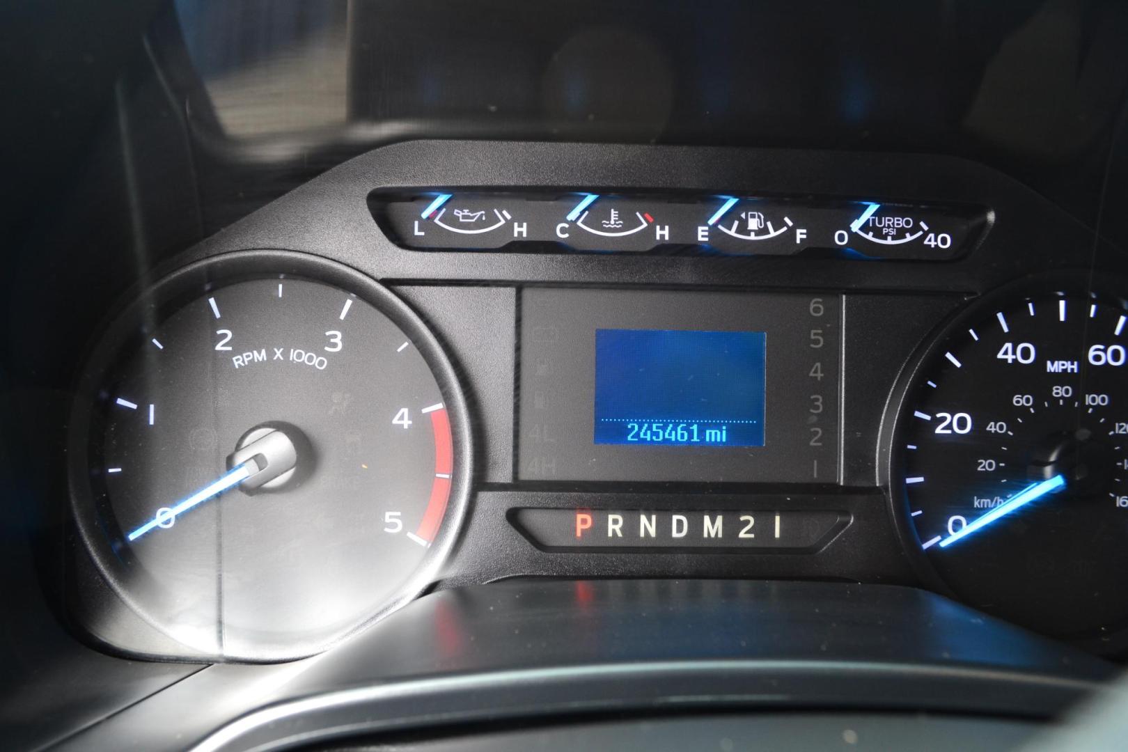2019 WHITE /GRAY Ford F-550 with an POWERSTROKE 6.7L DIESEL engine, AUTOMATIC transmission, located at 9172 North Fwy, Houston, TX, 77037, (713) 910-6868, 29.887470, -95.411903 - Photo#16