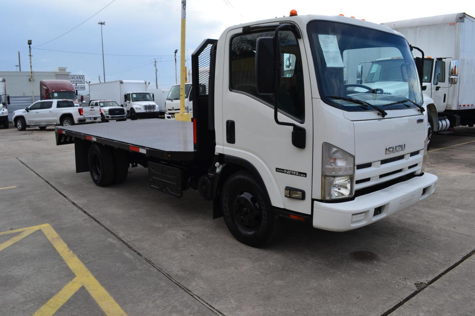 2012 WHITE /GRAY ISUZU NPR with an 4HK1TC 5.2L TURBO-CHARGED DIESEL engine, AUTOMATIC transmission, located at 9172 North Fwy, Houston, TX, 77037, (713) 910-6868, 29.887470, -95.411903 - 14,500 LB GVWR , 16FT FLATBED, 99" WIDE , EXHAUST BRAKE, POWER WINDOWS & LOCKS, COLD A/C - Photo#2