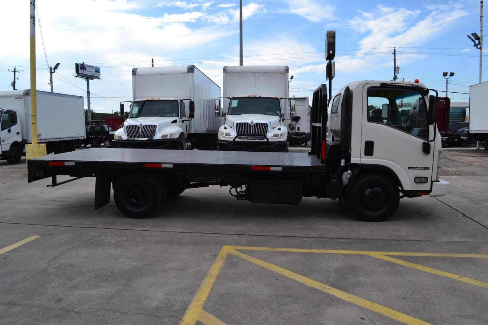 2012 WHITE /GRAY ISUZU NPR with an 4HK1TC 5.2L TURBO-CHARGED DIESEL engine, AUTOMATIC transmission, located at 9172 North Fwy, Houston, TX, 77037, (713) 910-6868, 29.887470, -95.411903 - 14,500 LB GVWR , 16FT FLATBED, 99" WIDE , EXHAUST BRAKE, POWER WINDOWS & LOCKS, COLD A/C - Photo#4