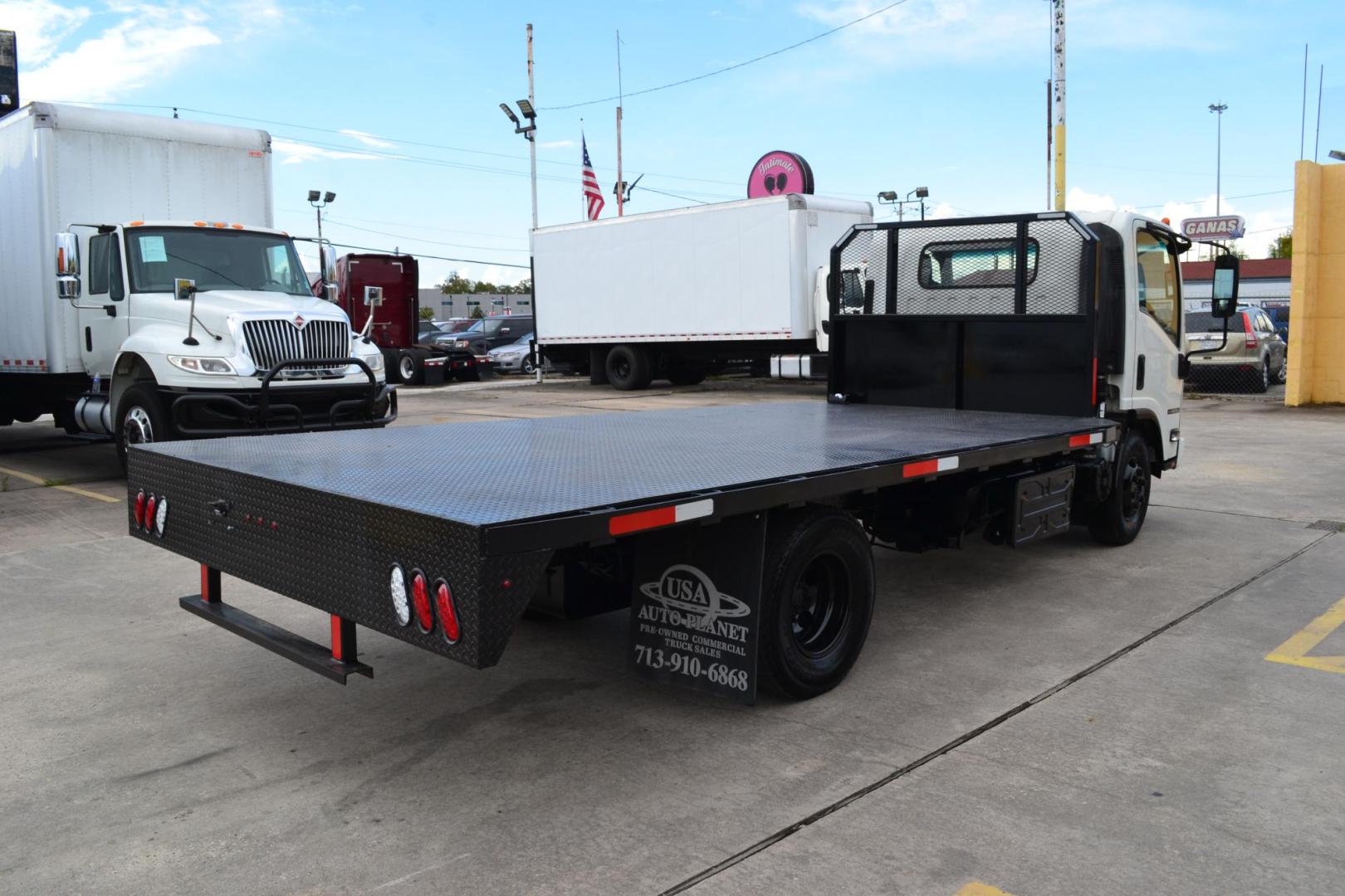 2012 WHITE /GRAY ISUZU NPR with an 4HK1TC 5.2L TURBO-CHARGED DIESEL engine, AUTOMATIC transmission, located at 9172 North Fwy, Houston, TX, 77037, (713) 910-6868, 29.887470, -95.411903 - 14,500 LB GVWR , 16FT FLATBED, 99" WIDE , EXHAUST BRAKE, POWER WINDOWS & LOCKS, COLD A/C - Photo#5