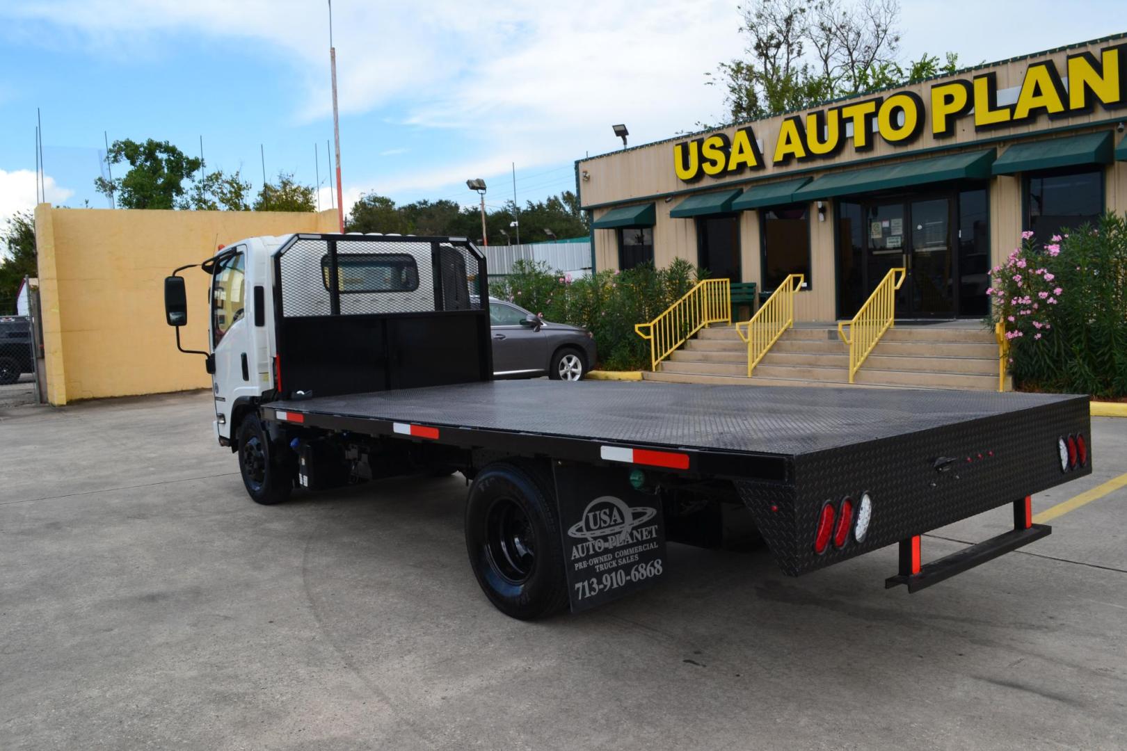 2012 WHITE /GRAY ISUZU NPR with an 4HK1TC 5.2L TURBO-CHARGED DIESEL engine, AUTOMATIC transmission, located at 9172 North Fwy, Houston, TX, 77037, (713) 910-6868, 29.887470, -95.411903 - 14,500 LB GVWR , 16FT FLATBED, 99" WIDE , EXHAUST BRAKE, POWER WINDOWS & LOCKS, COLD A/C - Photo#7