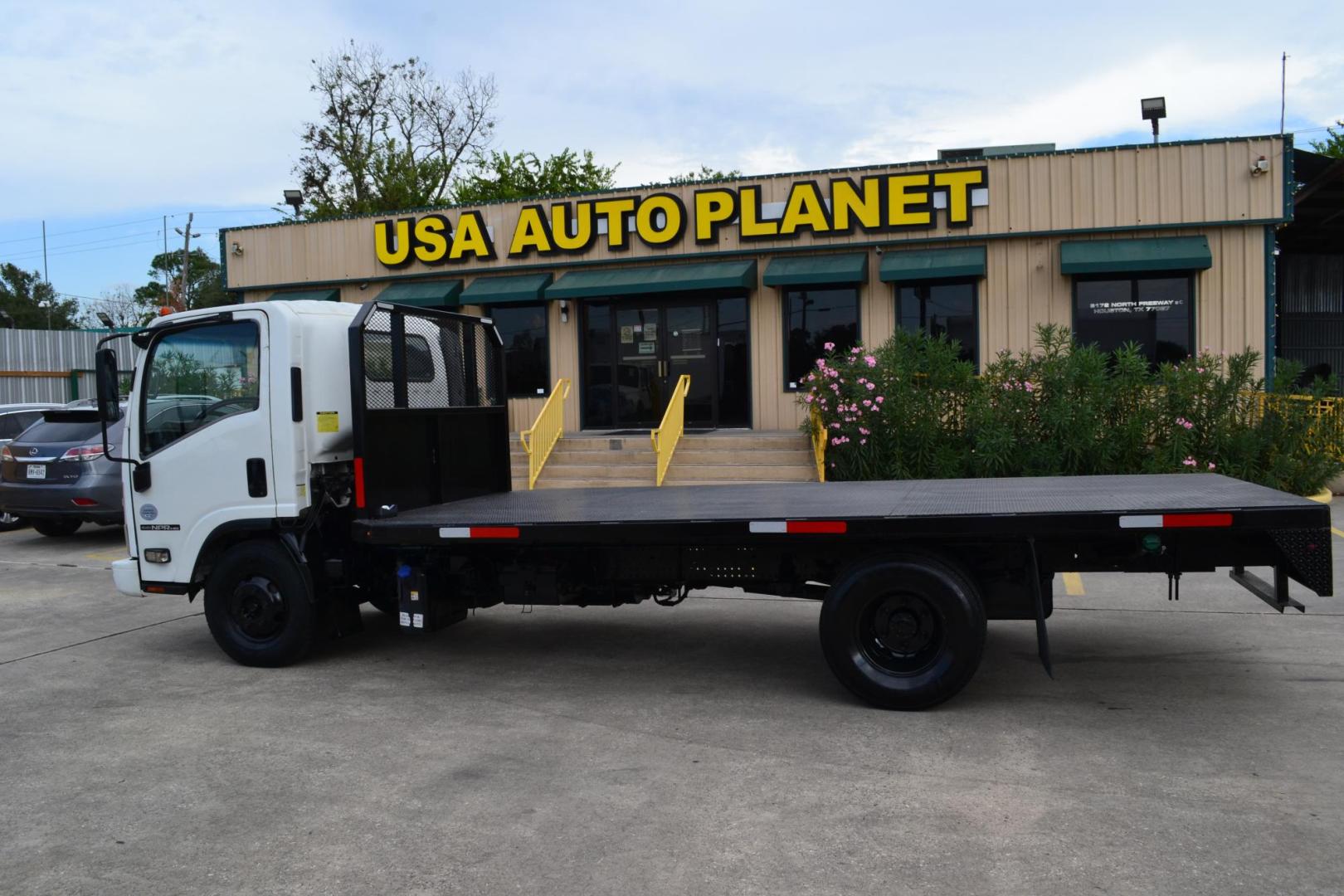2012 WHITE /GRAY ISUZU NPR with an 4HK1TC 5.2L TURBO-CHARGED DIESEL engine, AUTOMATIC transmission, located at 9172 North Fwy, Houston, TX, 77037, (713) 910-6868, 29.887470, -95.411903 - 14,500 LB GVWR , 16FT FLATBED, 99" WIDE , EXHAUST BRAKE, POWER WINDOWS & LOCKS, COLD A/C - Photo#8