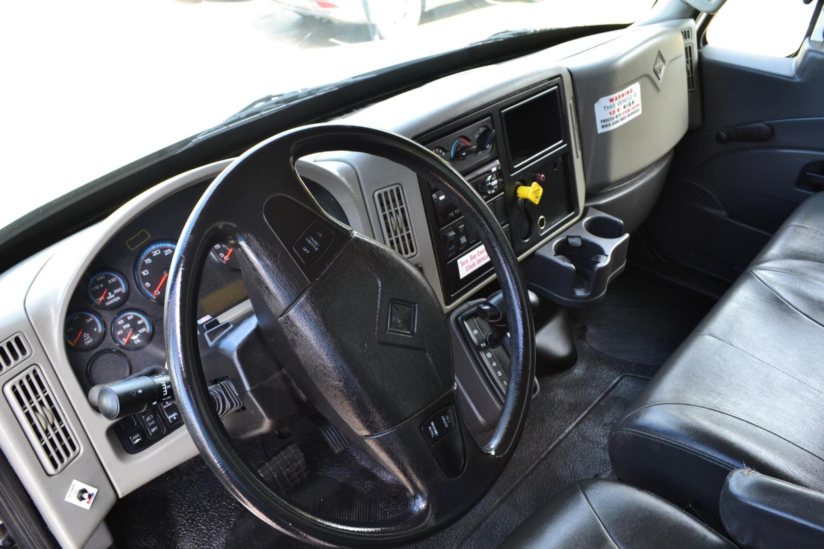 2017 WHITE /BLACK INTERNATIONAL 4300 with an CUMMINS ISB 6.7L 220HP engine, ALLISON 2100HS AUTOMATIC transmission, located at 9172 North Fwy, Houston, TX, 77037, (713) 910-6868, 29.887470, -95.411903 - Photo#10