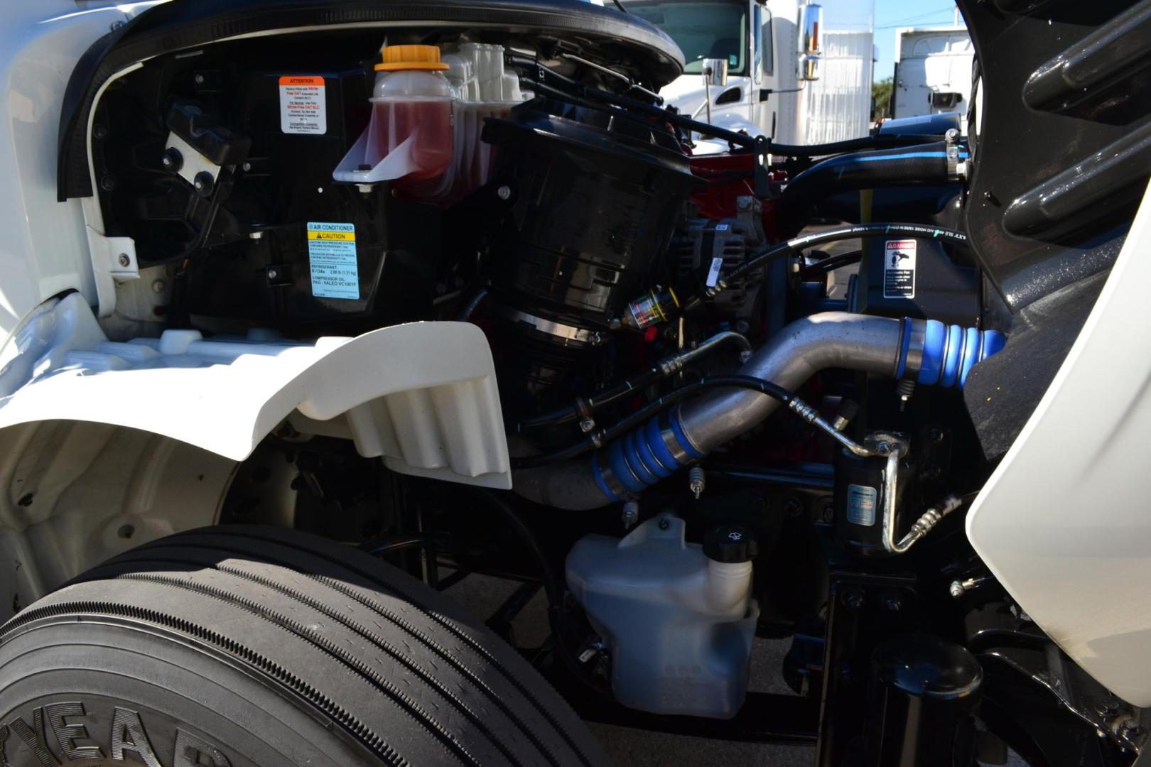 2021 WHITE /BLACK FREIGHTLINER M2-106 with an CUMMINS B6.7L 260HP engine, ALLISON 2100RDS AUTOMATIC transmission, located at 9172 North Fwy, Houston, TX, 77037, (713) 910-6868, 29.887470, -95.411903 - Photo#16