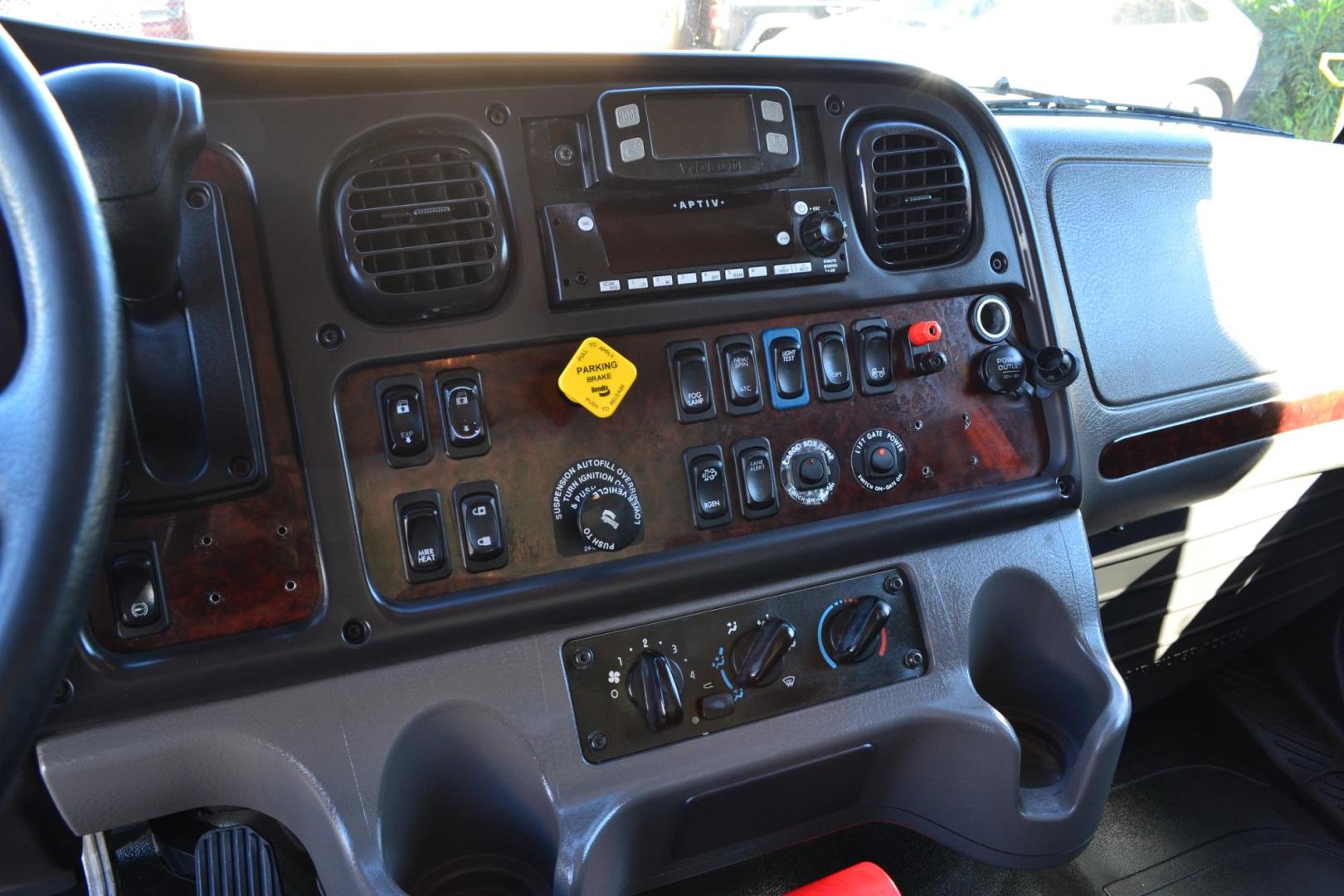 2021 WHITE /BLACK FREIGHTLINER M2-106 with an CUMMINS B6.7L 260HP engine, ALLISON 2100RDS AUTOMATIC transmission, located at 9172 North Fwy, Houston, TX, 77037, (713) 910-6868, 29.887470, -95.411903 - Photo#19