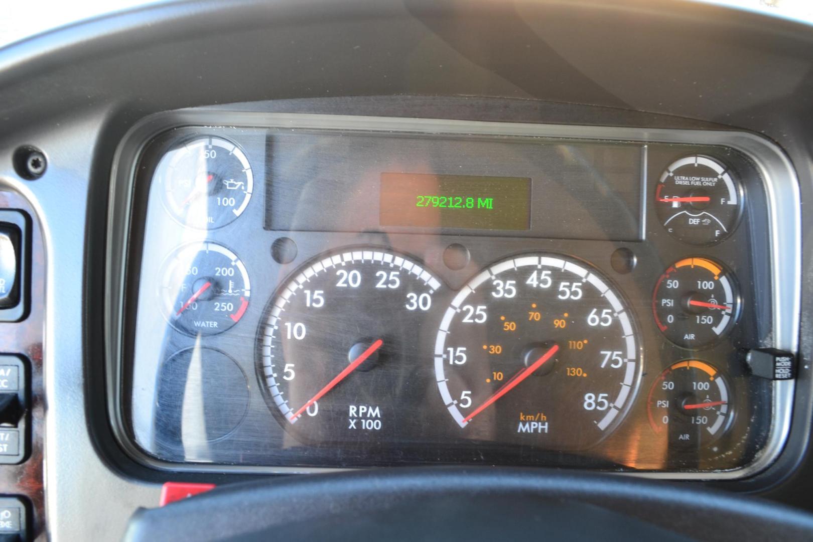 2021 WHITE /BLACK FREIGHTLINER M2-106 with an CUMMINS B6.7L 260HP engine, ALLISON 2100RDS AUTOMATIC transmission, located at 9172 North Fwy, Houston, TX, 77037, (713) 910-6868, 29.887470, -95.411903 - Photo#20