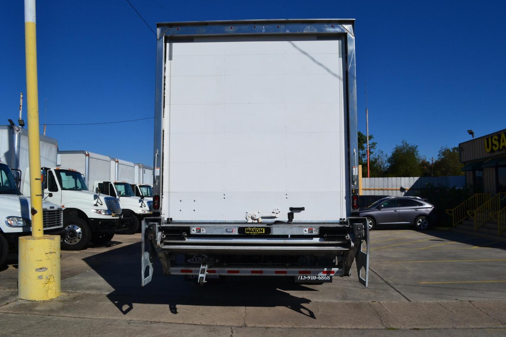 2021 WHITE /BLACK FREIGHTLINER M2-106 with an CUMMINS B6.7L 260HP engine, ALLISON 2100RDS AUTOMATIC transmission, located at 9172 North Fwy, Houston, TX, 77037, (713) 910-6868, 29.887470, -95.411903 - Photo#5