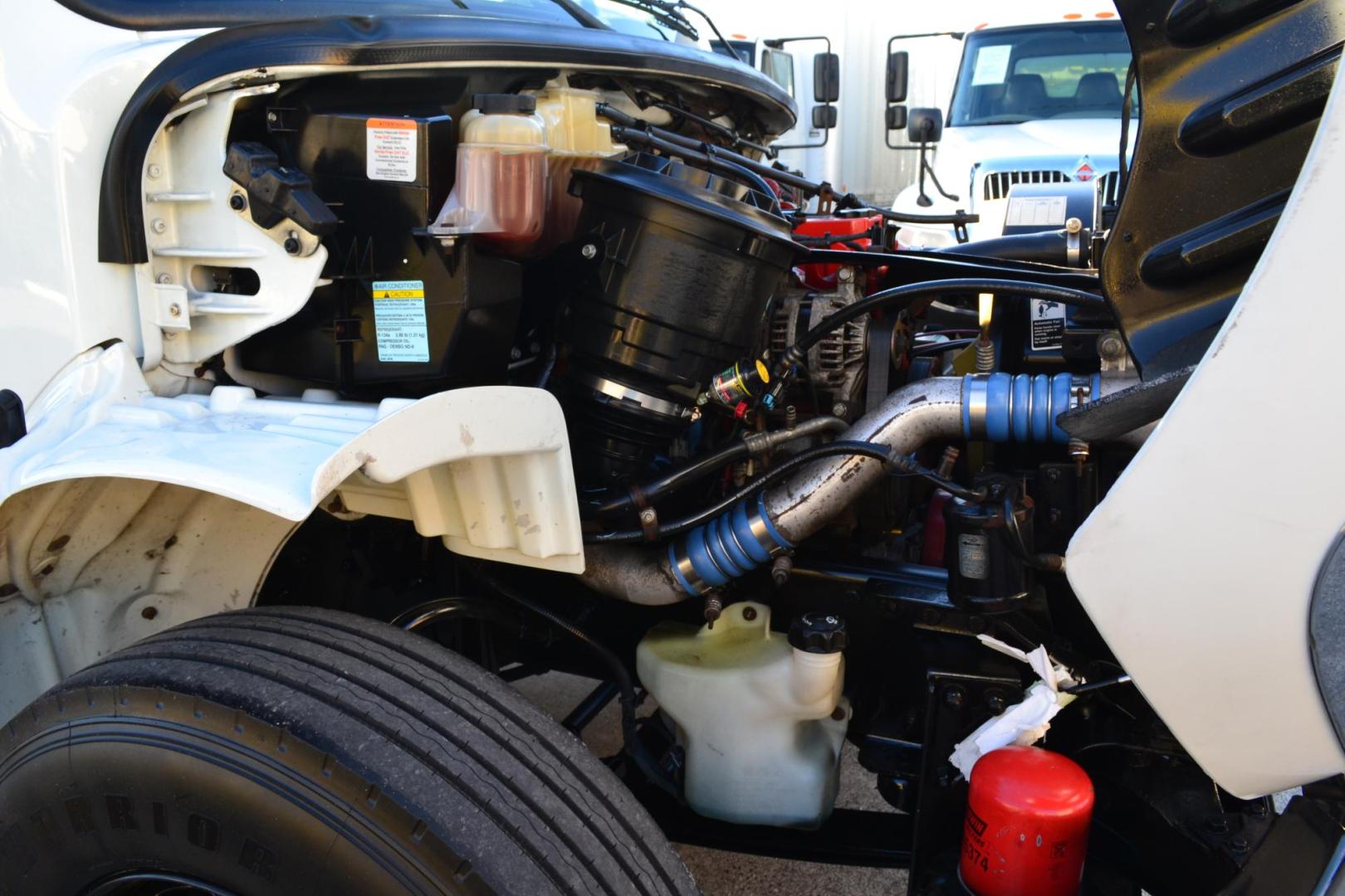 2018 WHITE /BLACK FREIGHTLINER M2-106 with an CUMMINS B6.7L 260HP engine, EATON FULLER PROCISION AUTOMATIC transmission, located at 9172 North Fwy, Houston, TX, 77037, (713) 910-6868, 29.887470, -95.411903 - 26,000 LB GVWR NON CDL, 26FT BOX, 97" X 102", SPRING RIDE, 3,000 LB CAPACITY ALUMINUM LIFT GATE, 3 ROW E-TRACKS, 90 GALLON FUEL TANK - Photo#15