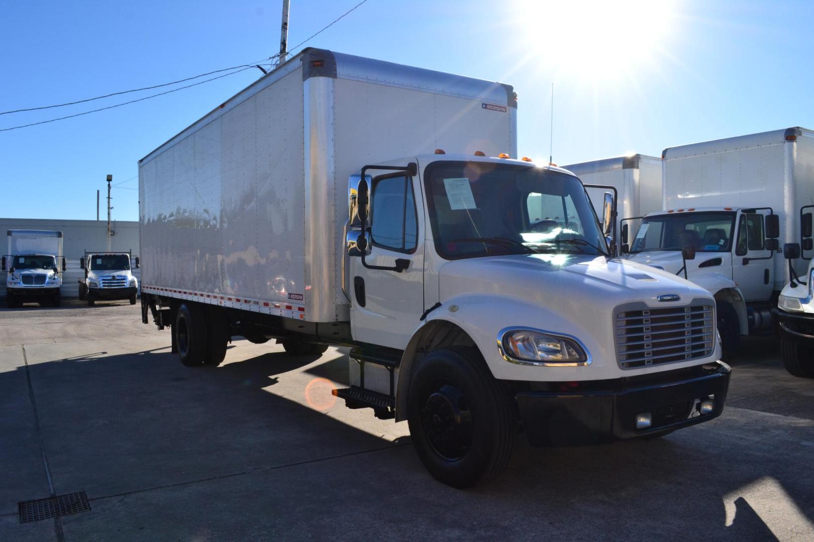 2018 WHITE /BLACK FREIGHTLINER M2-106 with an CUMMINS B6.7L 260HP engine, EATON FULLER PROCISION AUTOMATIC transmission, located at 9172 North Fwy, Houston, TX, 77037, (713) 910-6868, 29.887470, -95.411903 - 26,000 LB GVWR NON CDL, 26FT BOX, 97" X 102", SPRING RIDE, 3,000 LB CAPACITY ALUMINUM LIFT GATE, 3 ROW E-TRACKS, 90 GALLON FUEL TANK - Photo#2