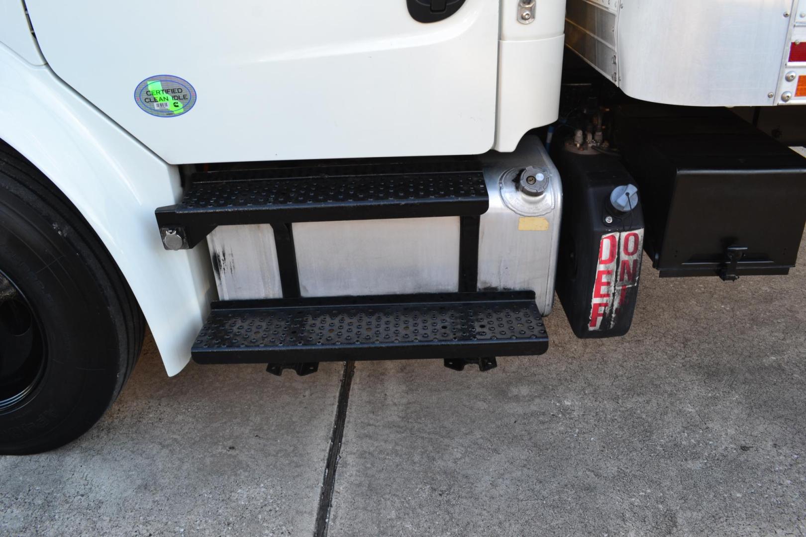 2018 WHITE /BLACK FREIGHTLINER M2-106 with an CUMMINS B6.7L 260HP engine, EATON FULLER PROCISION AUTOMATIC transmission, located at 9172 North Fwy, Houston, TX, 77037, (713) 910-6868, 29.887470, -95.411903 - 26,000 LB GVWR NON CDL, 26FT BOX, 97" X 102", SPRING RIDE, 3,000 LB CAPACITY ALUMINUM LIFT GATE, 3 ROW E-TRACKS, 90 GALLON FUEL TANK - Photo#9