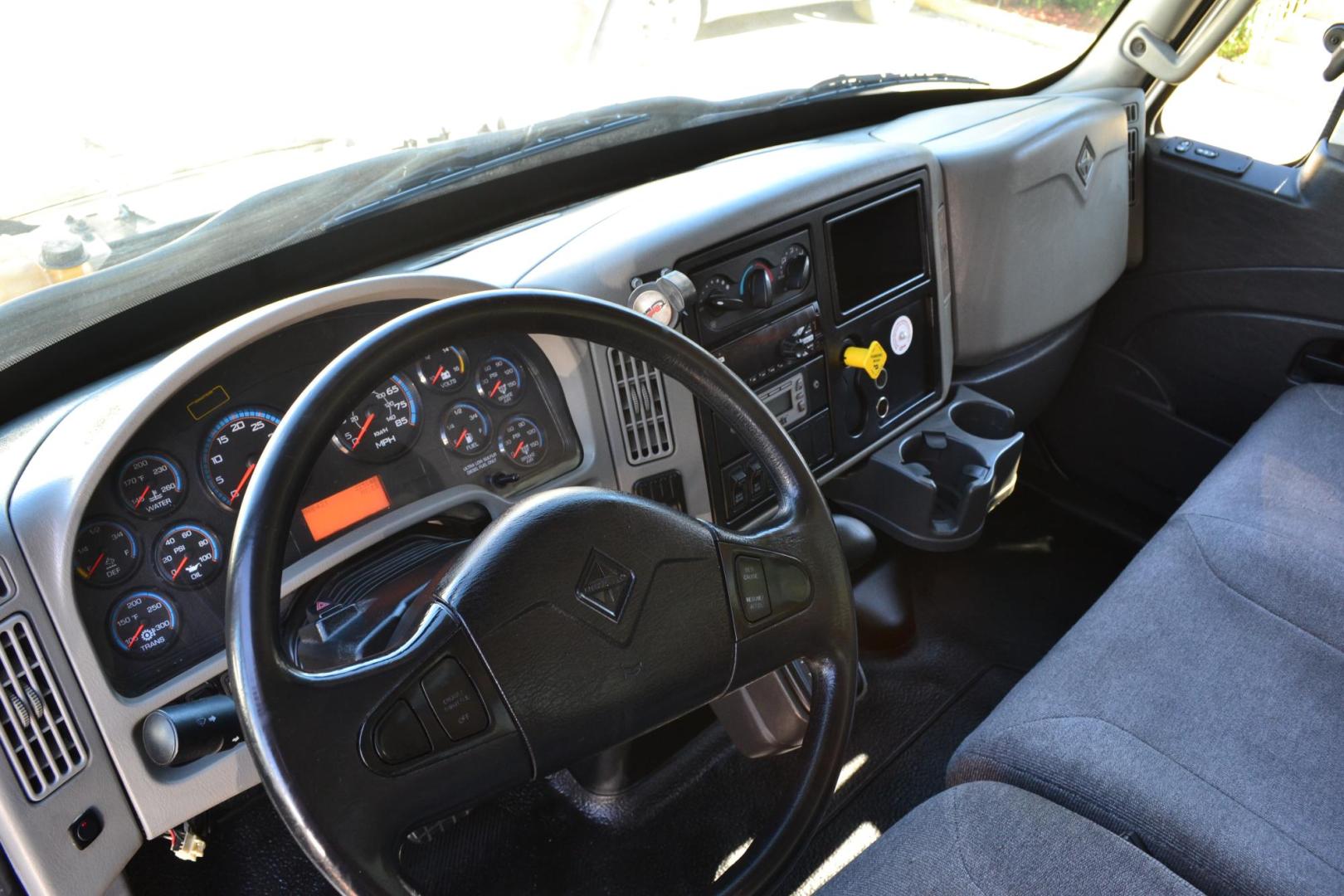 2018 WHITE /BLACK INTERNATIONAL MV 607 with an CUMMINS ISB 6.7L 240HP engine, ALLISON 2500RDS AUTOMATIC transmission, located at 9172 North Fwy, Houston, TX, 77037, (713) 910-6868, 29.887470, -95.411903 - Photo#17