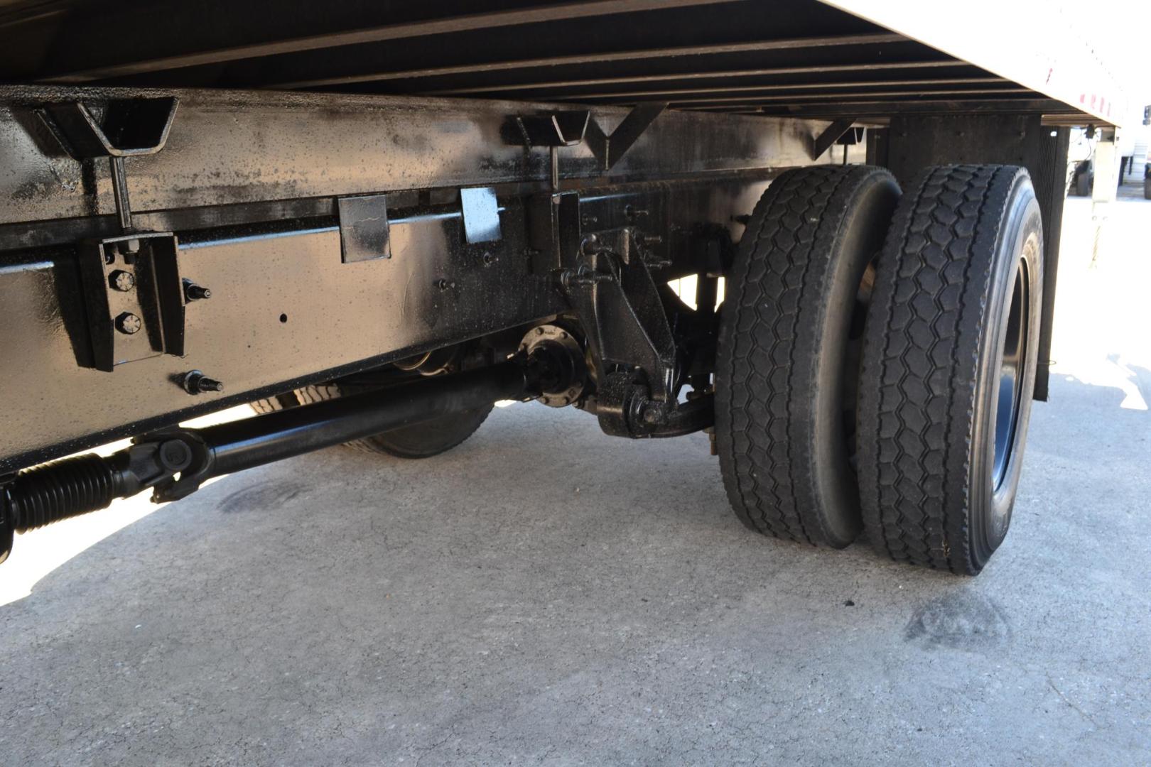 2018 WHITE /BLACK INTERNATIONAL MV 607 with an CUMMINS ISB 6.7L 240HP engine, ALLISON 2500RDS AUTOMATIC transmission, located at 9172 North Fwy, Houston, TX, 77037, (713) 910-6868, 29.887470, -95.411903 - Photo#8