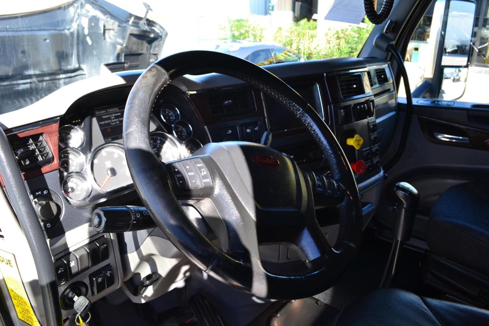 2017 WHITE /BLACK PETERBILT 579 with an PACCAR MX13 12.9L 510HP engine, EATON FULLER 10SPD MANUAL transmission, located at 9172 North Fwy, Houston, TX, 77037, (713) 910-6868, 29.887470, -95.411903 - Photo#11