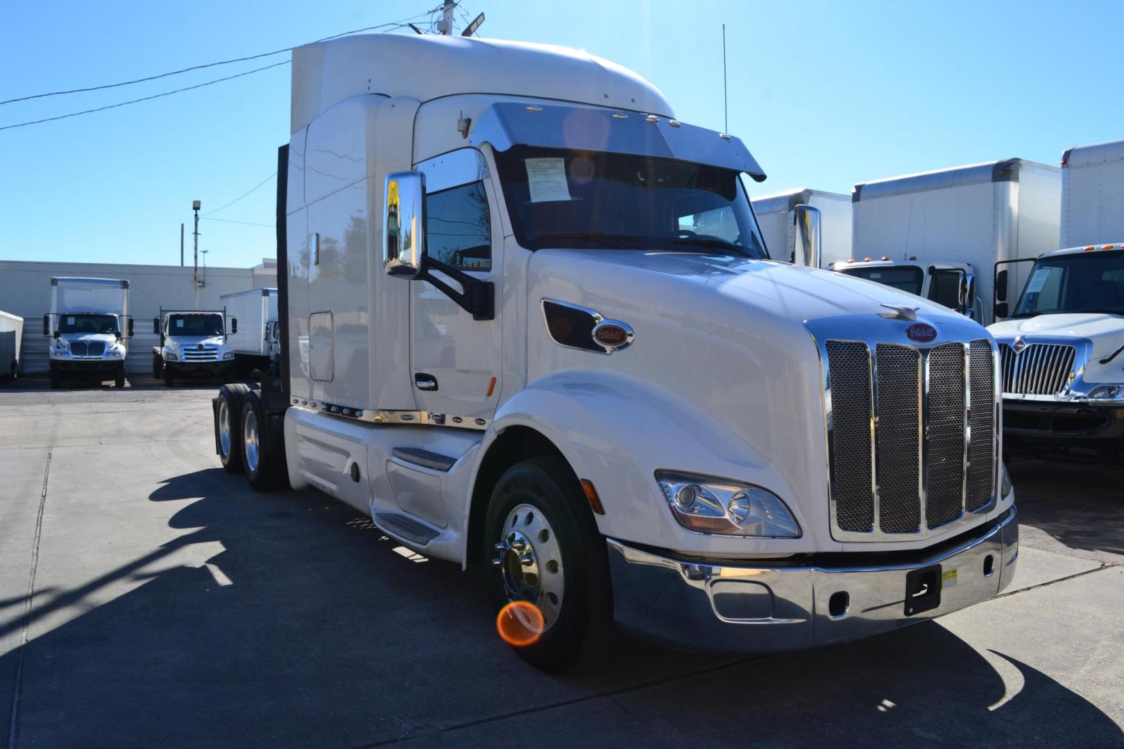2017 WHITE /BLACK PETERBILT 579 with an PACCAR MX13 12.9L 510HP engine, EATON FULLER 10SPD MANUAL transmission, located at 9172 North Fwy, Houston, TX, 77037, (713) 910-6868, 29.887470, -95.411903 - Photo#2