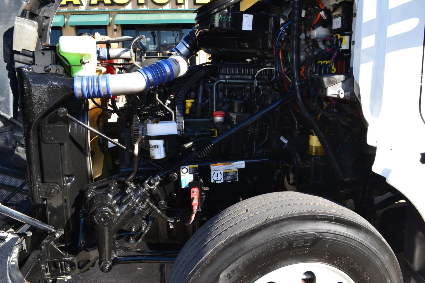 2017 WHITE /BLACK PETERBILT 579 with an PACCAR MX13 12.9L 510HP engine, EATON FULLER 10SPD MANUAL transmission, located at 9172 North Fwy, Houston, TX, 77037, (713) 910-6868, 29.887470, -95.411903 - Photo#8